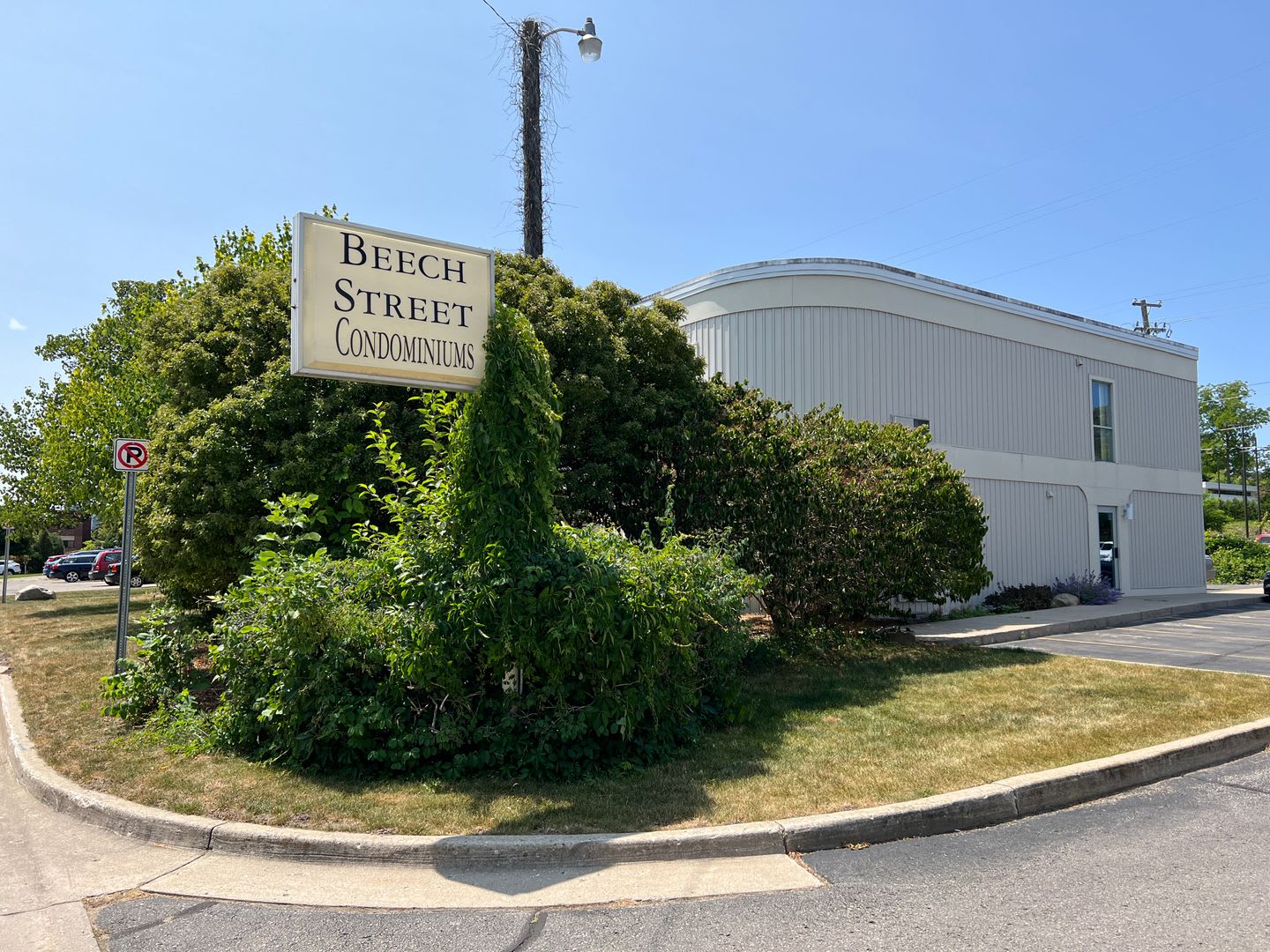 Beech St. Apartment – photo 1