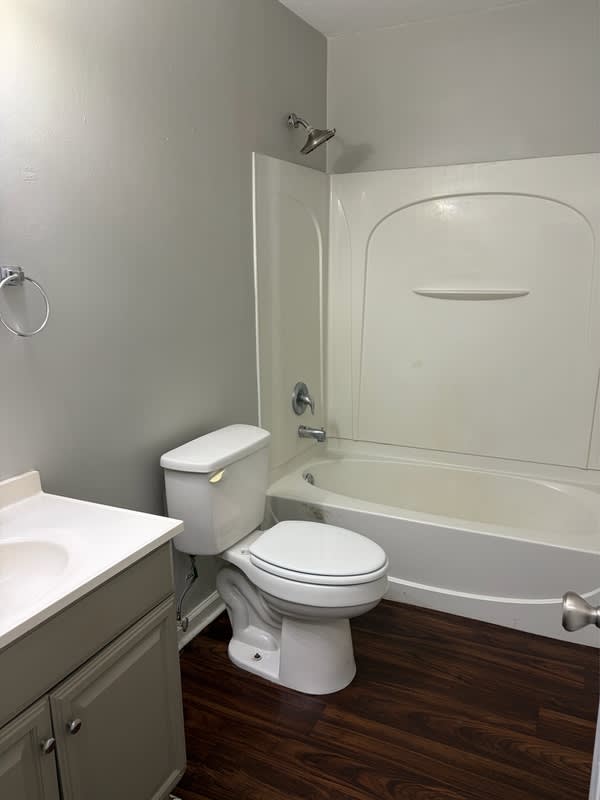 214 White Drive Apt F 1 – photo 3