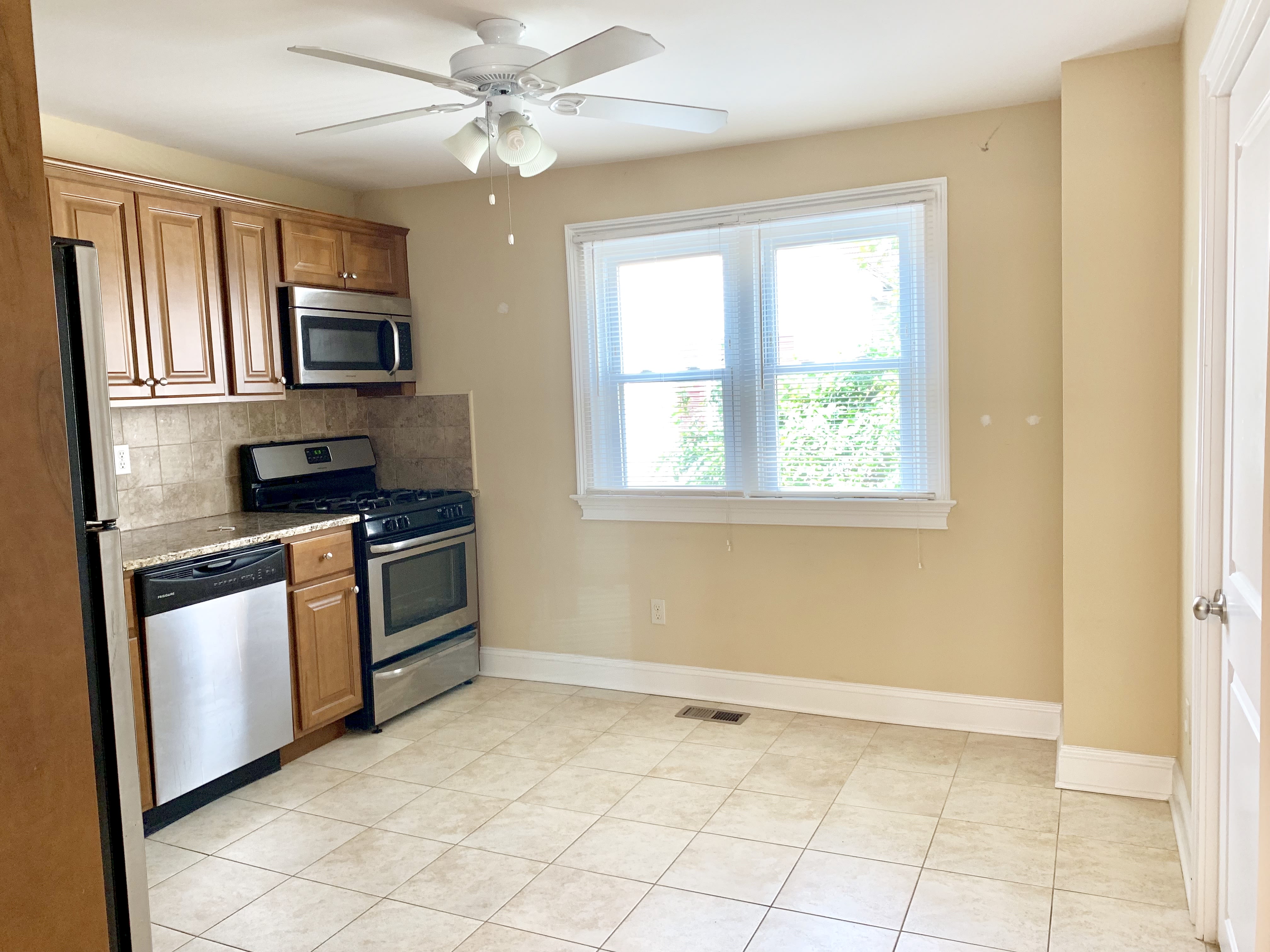 35 Lathrop Ave – photo 2