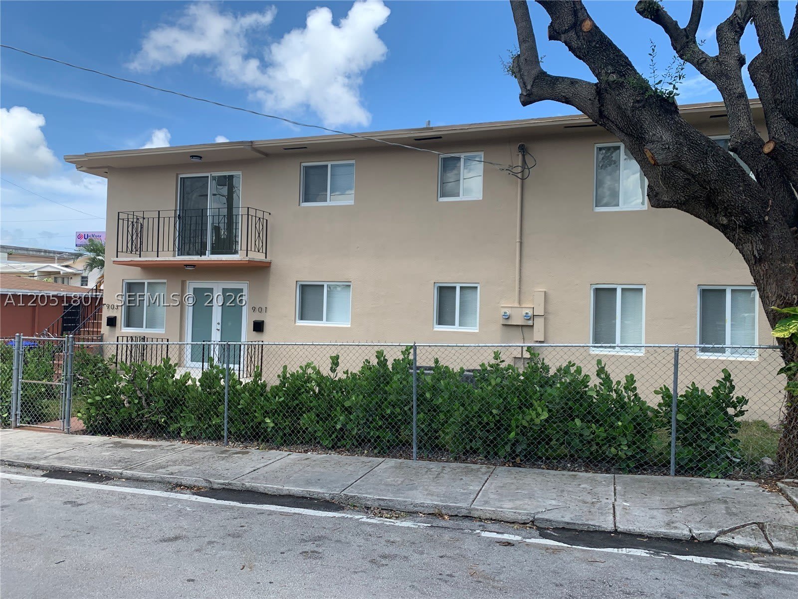 901 NW 22nd Ct – photo 1