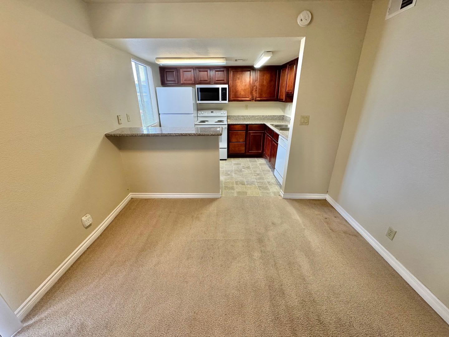 Spacious Condo in a Gated Central Las Vegas Community – photo 4