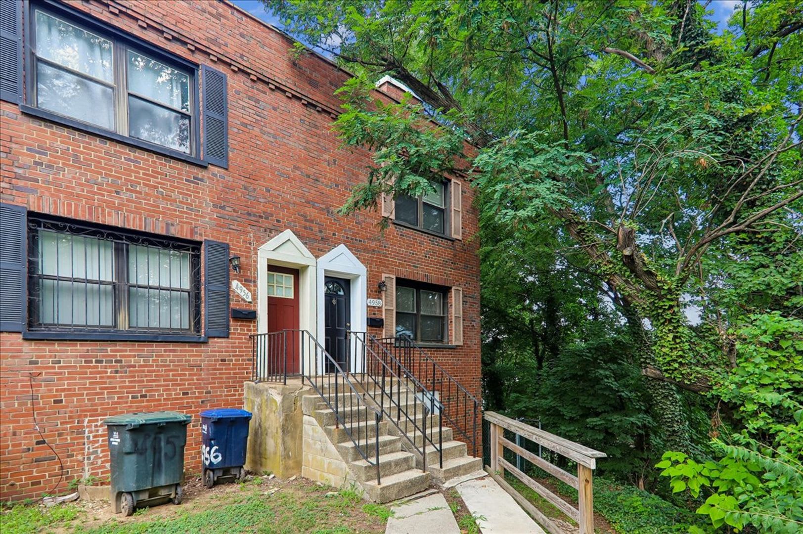 Lovely 3-Bedroom 1 bath End Unit townhome in Deanwood – photo 2