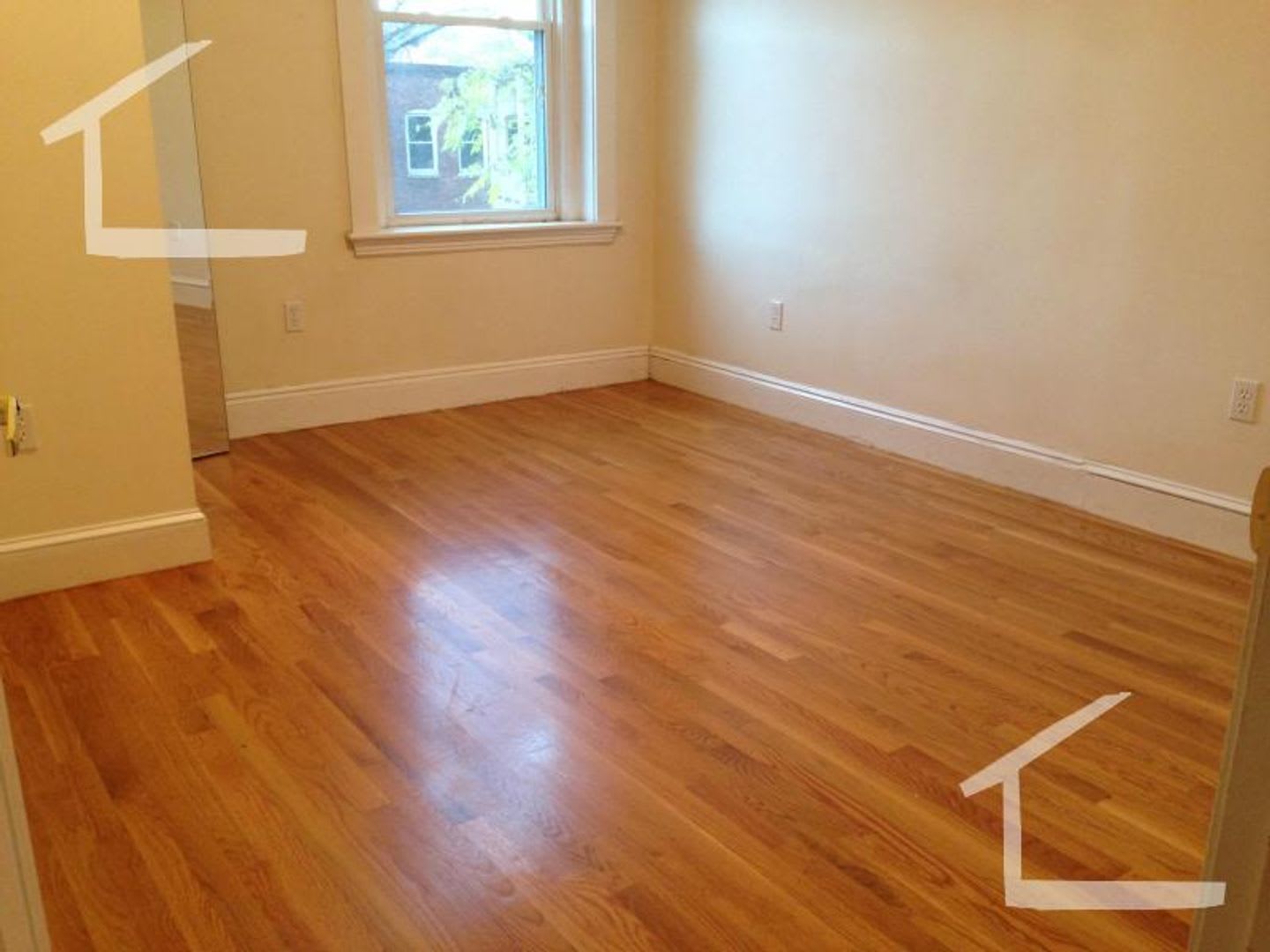 Charming 2 Bedroom-No Broker Fee – photo 5