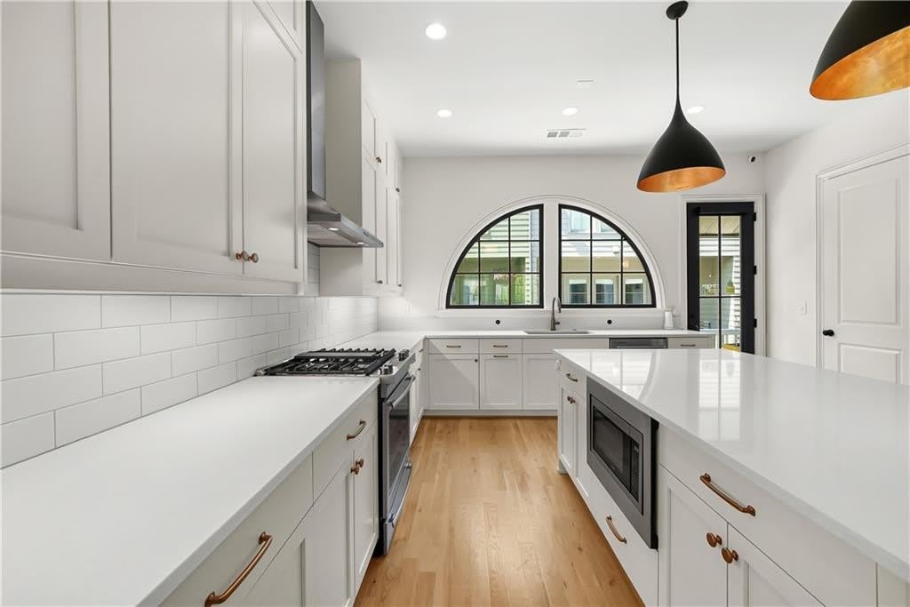 683 Fraser Street SE – photo 5