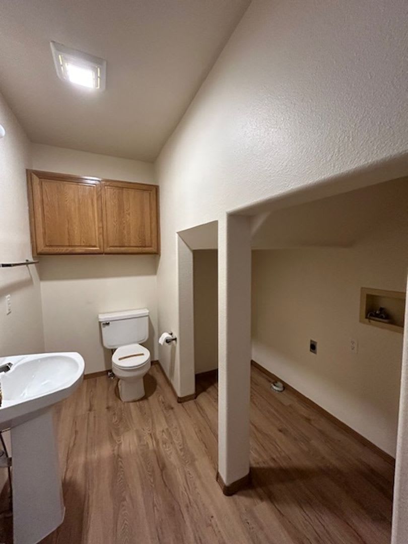 Newly updated 3 Bedroom Townhome! – photo 4