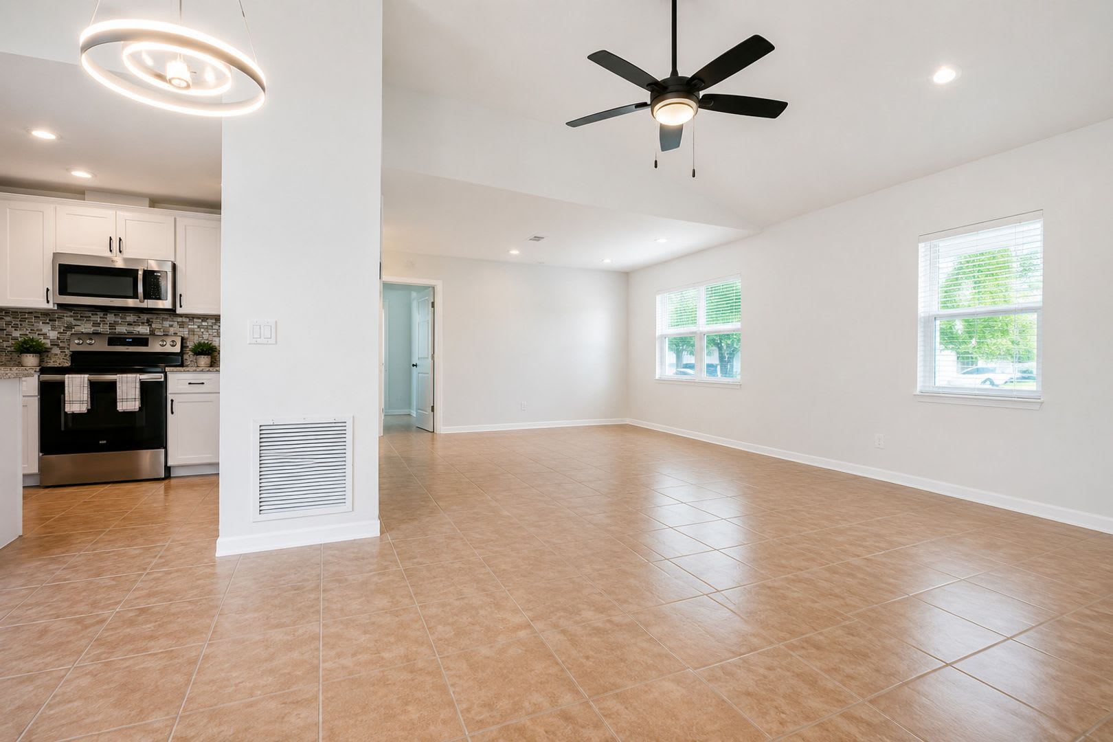 Beautifully Renovated 3 Bedroom 2 Bathroom Home In Largo Florida – photo 3