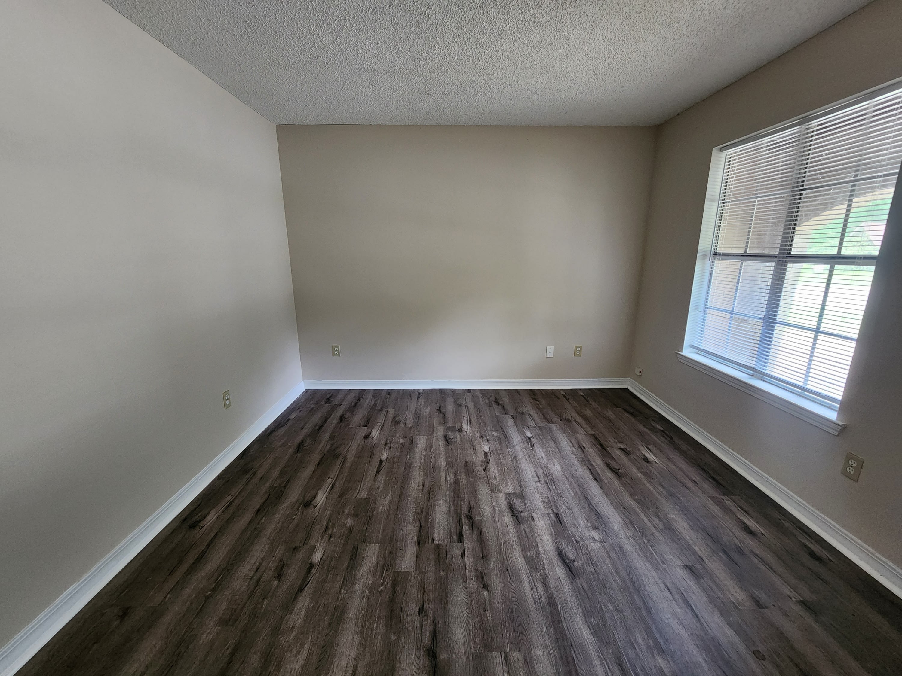 2131 Woodside Drive – photo 2