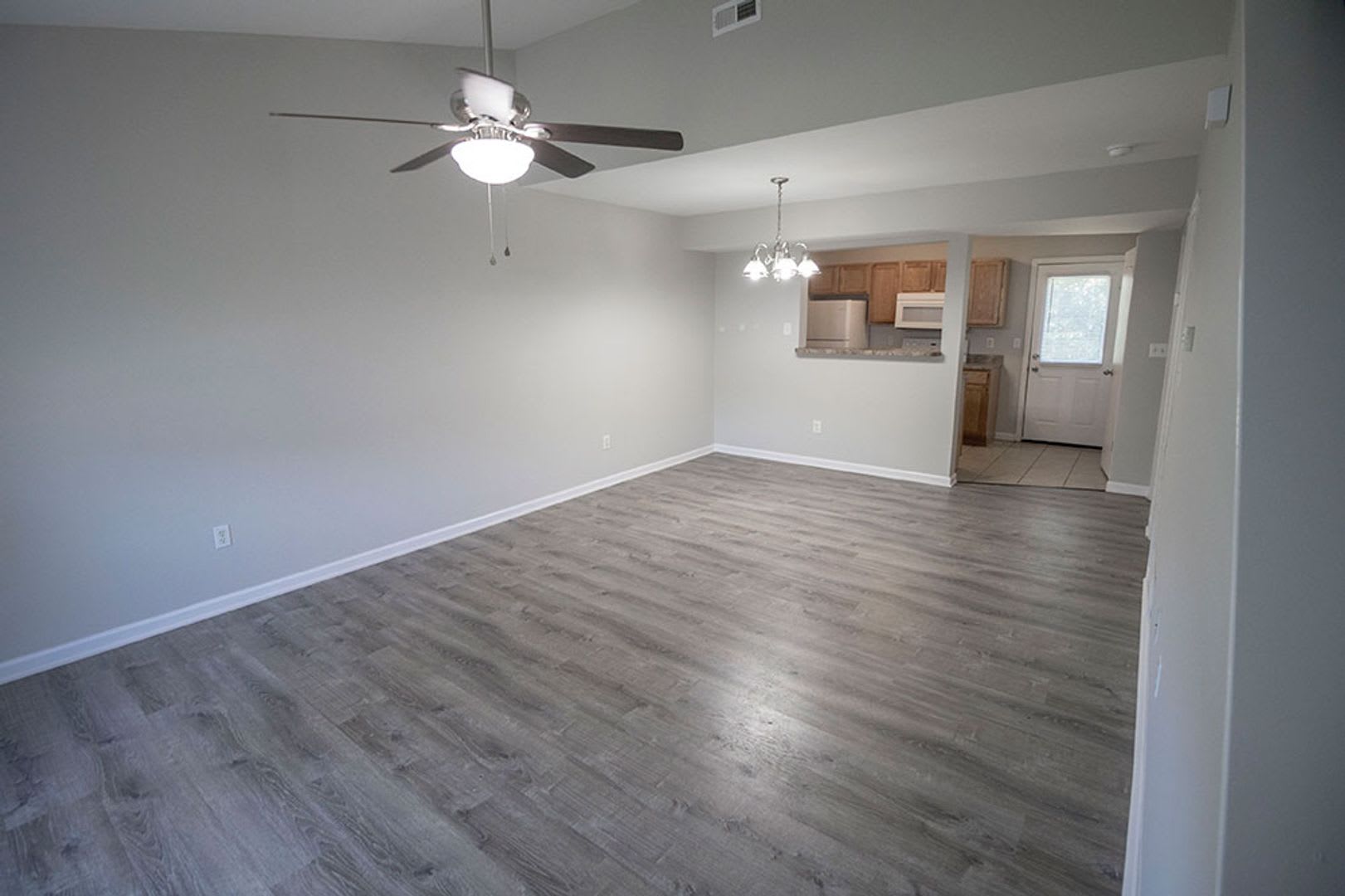 Large 4 bedroom Duplex – photo 3
