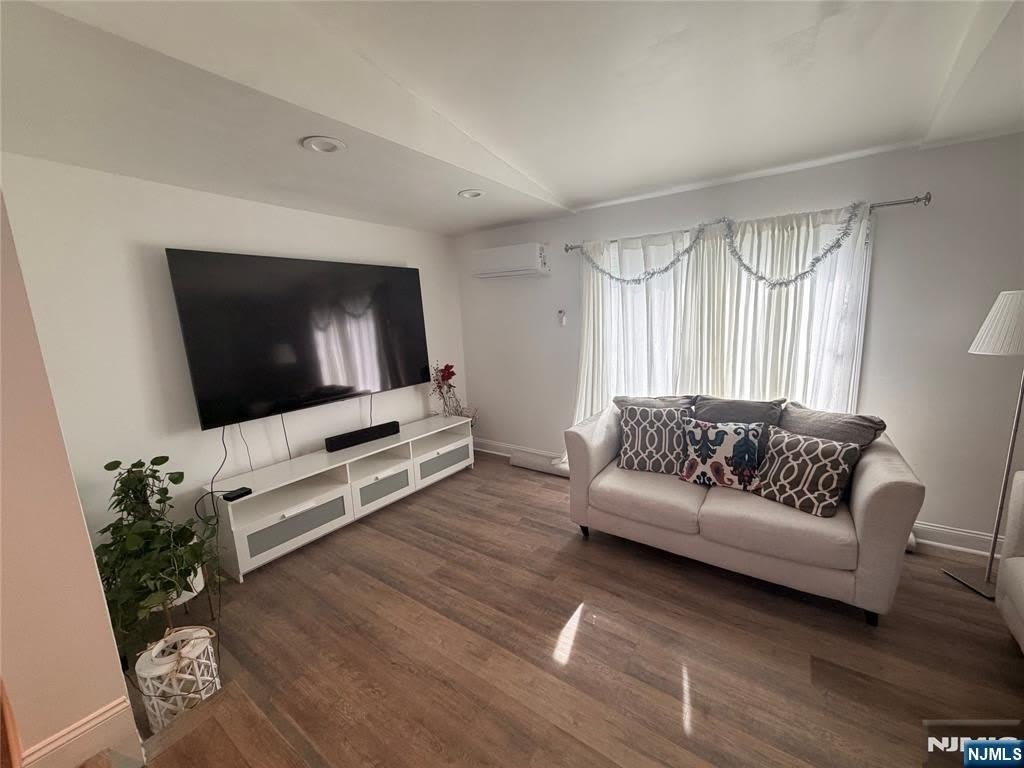 347 Forest Avenue – photo 3