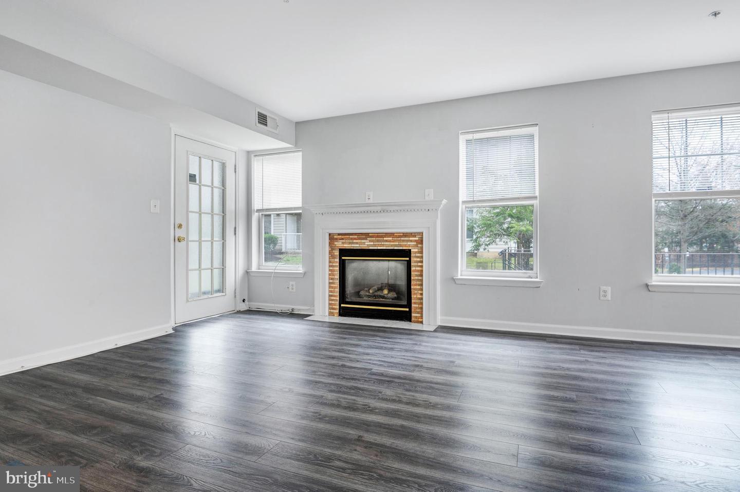 13900 Farnsworth Lane – photo 2