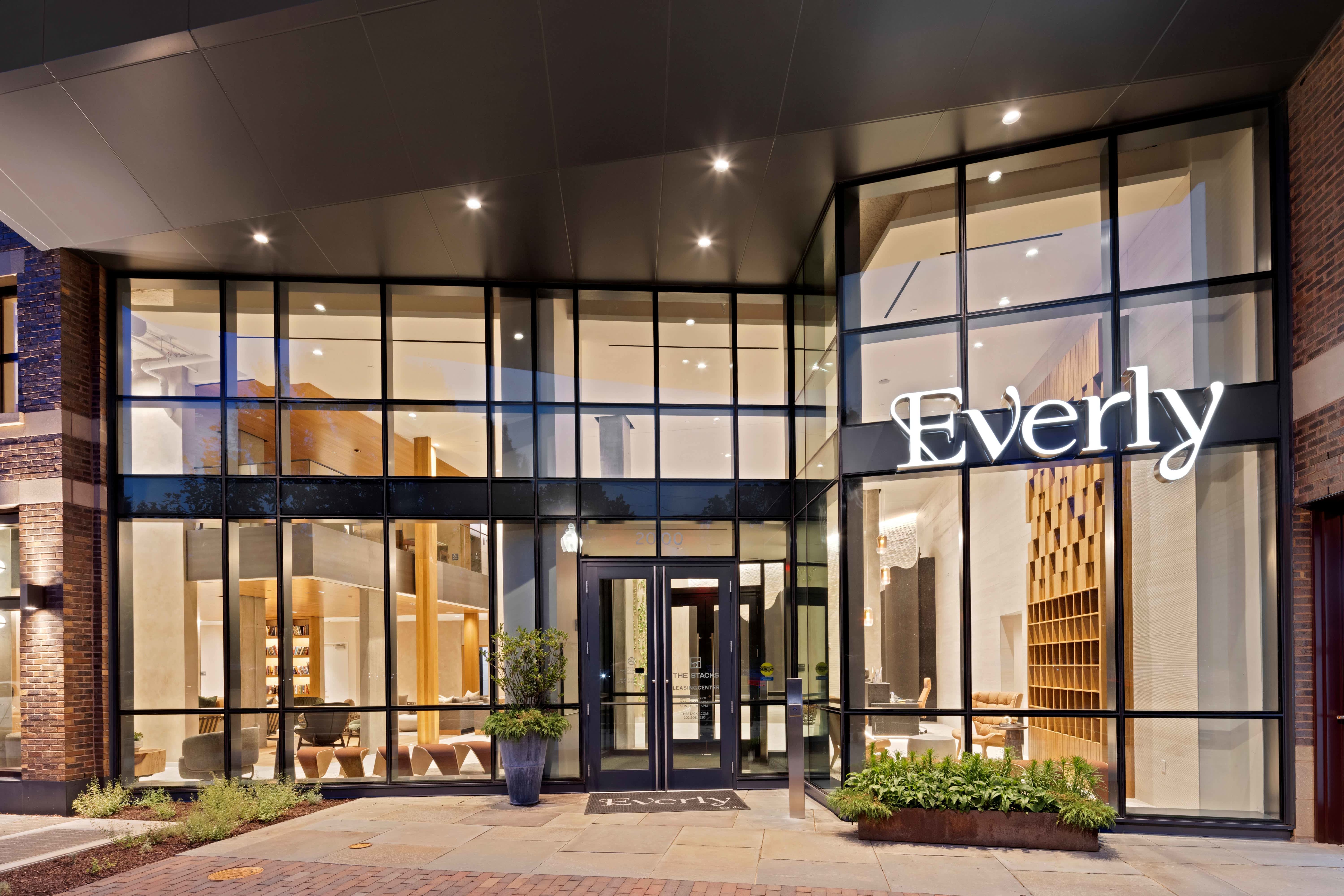 Everly – photo 2