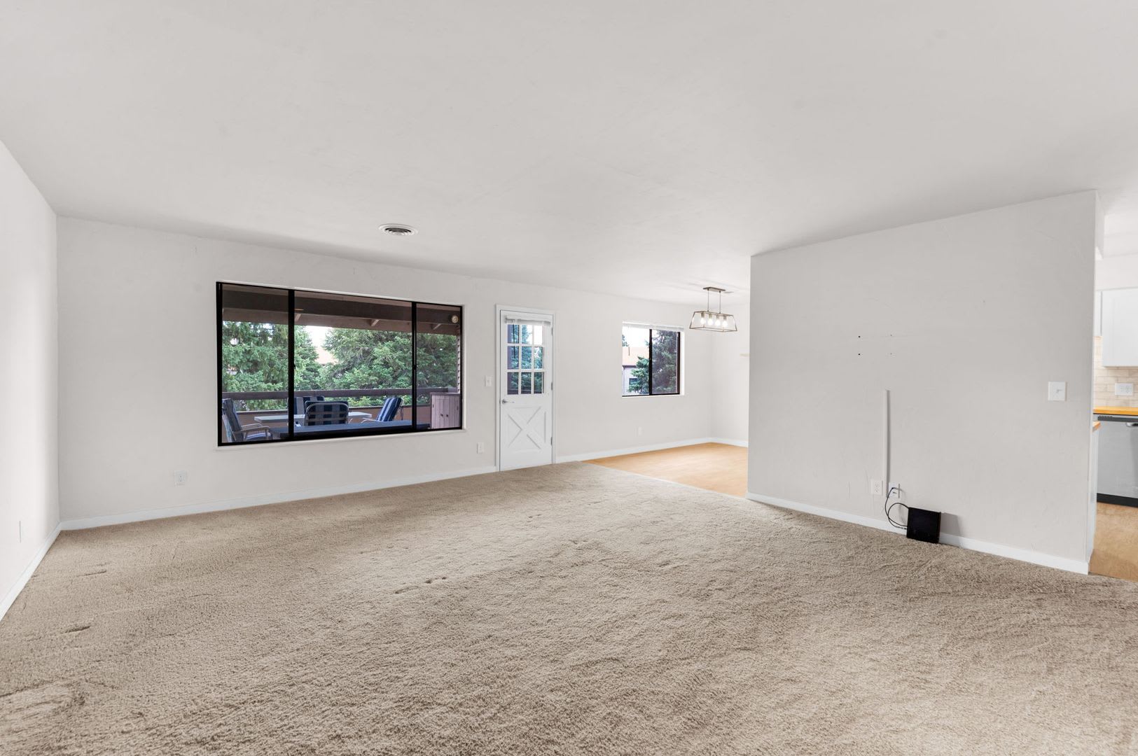Spacious 3 Bedroom 2 Bathroom Unit – photo 3