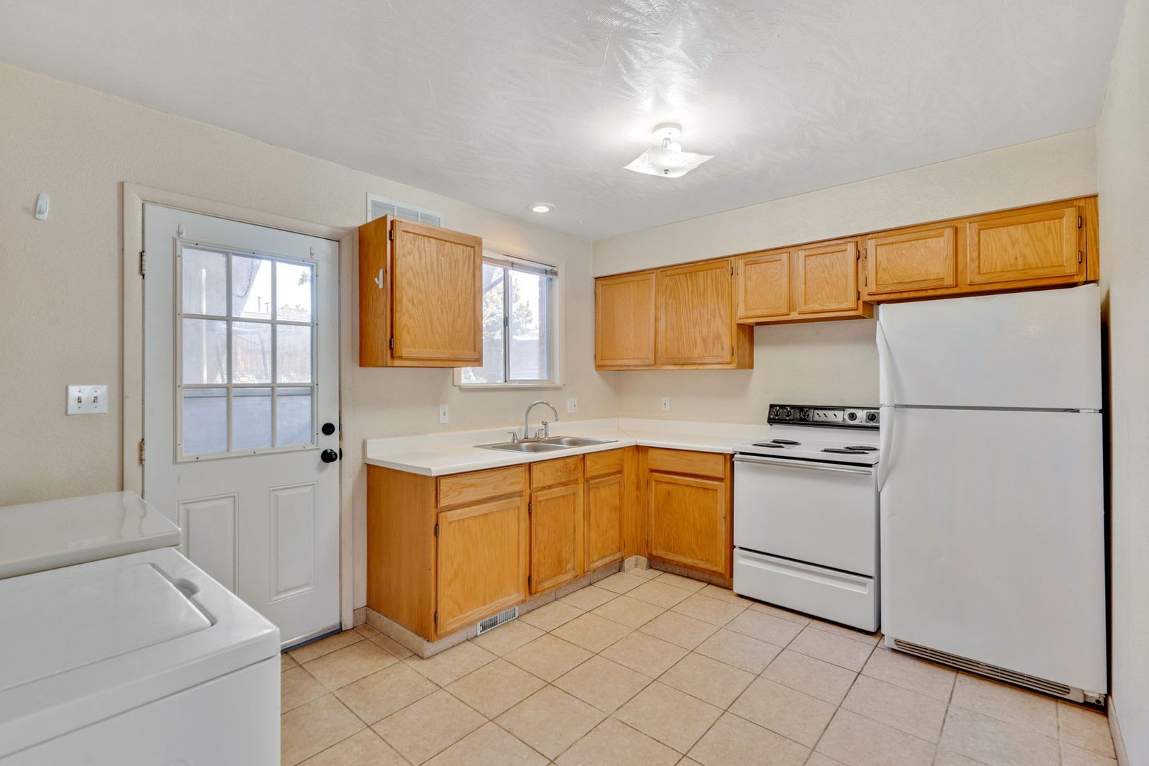 2108 Applewood – photo 3