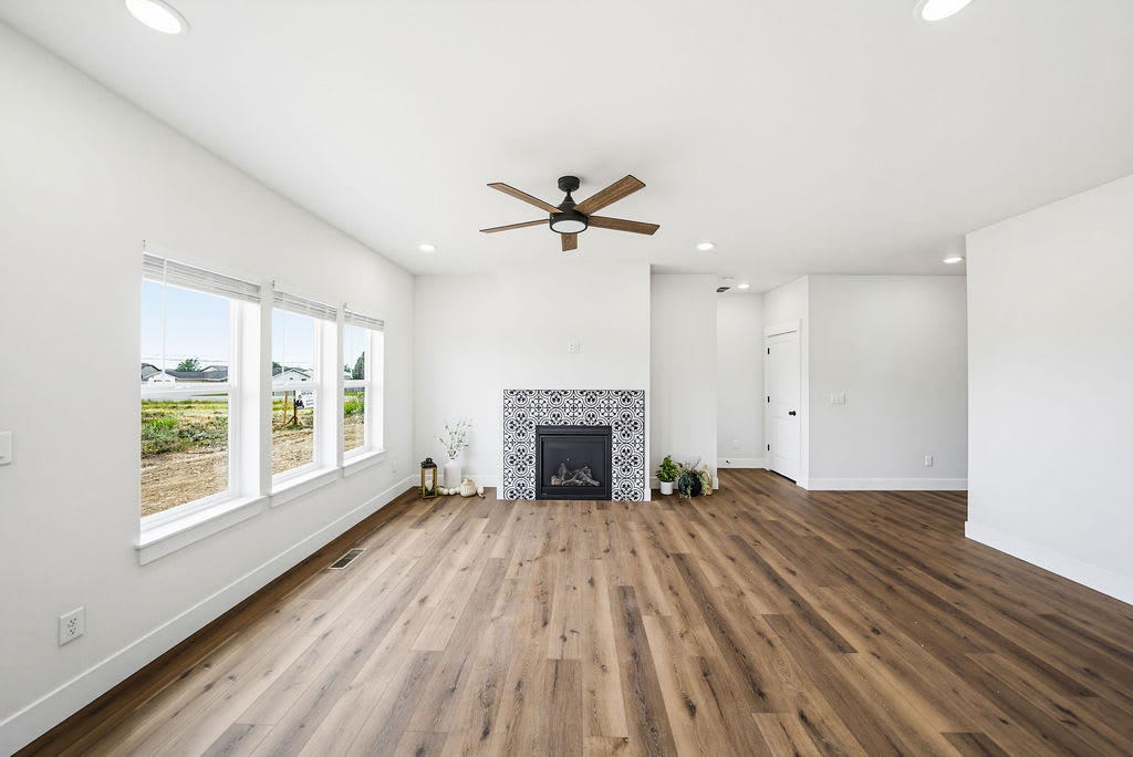 485 E River Ln. – photo 4