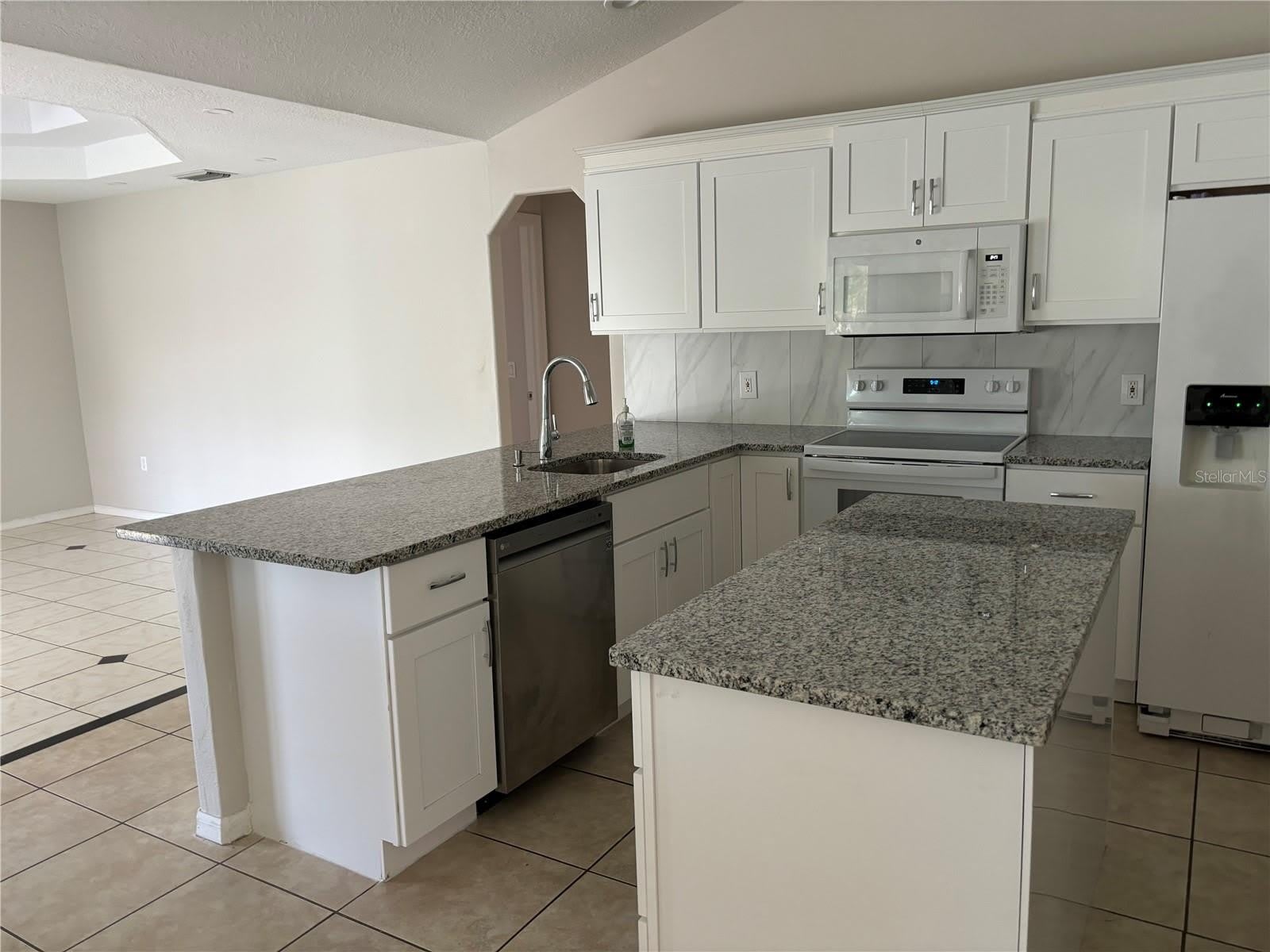 4272 Pandora Road – photo 2
