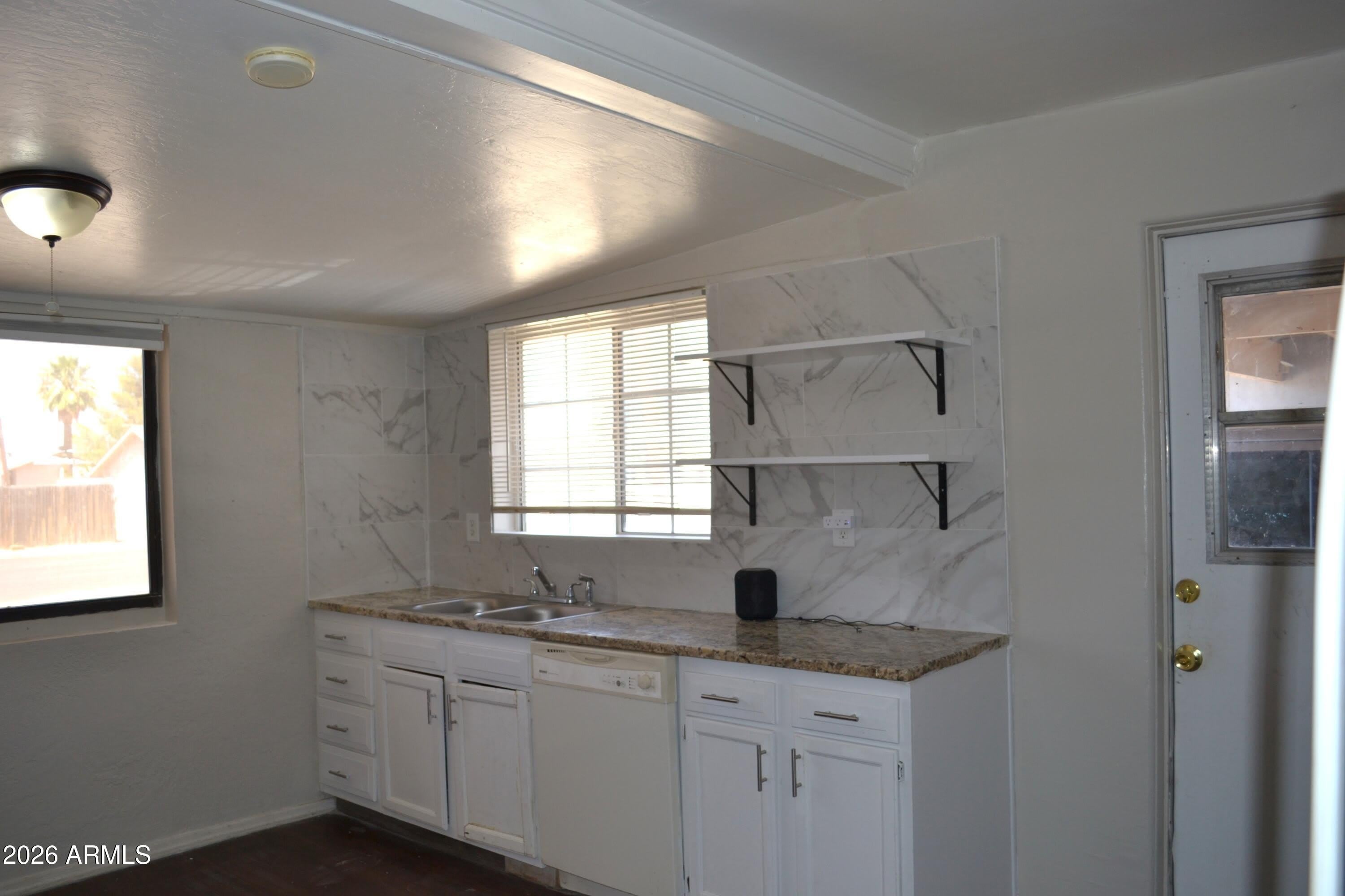 711 E 4th Street – photo 4