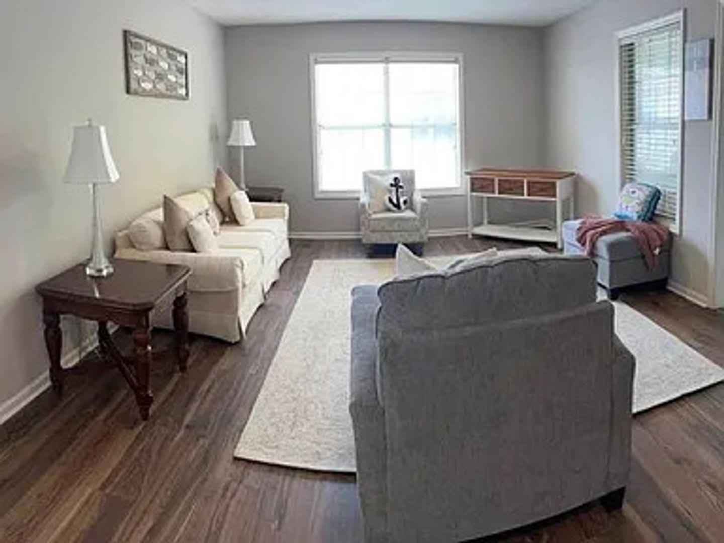 Fully Furnished 1 Bed 1 Bath Island Square Condo – photo 4