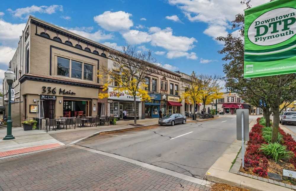 Hines Park Place Apartments – photo 3