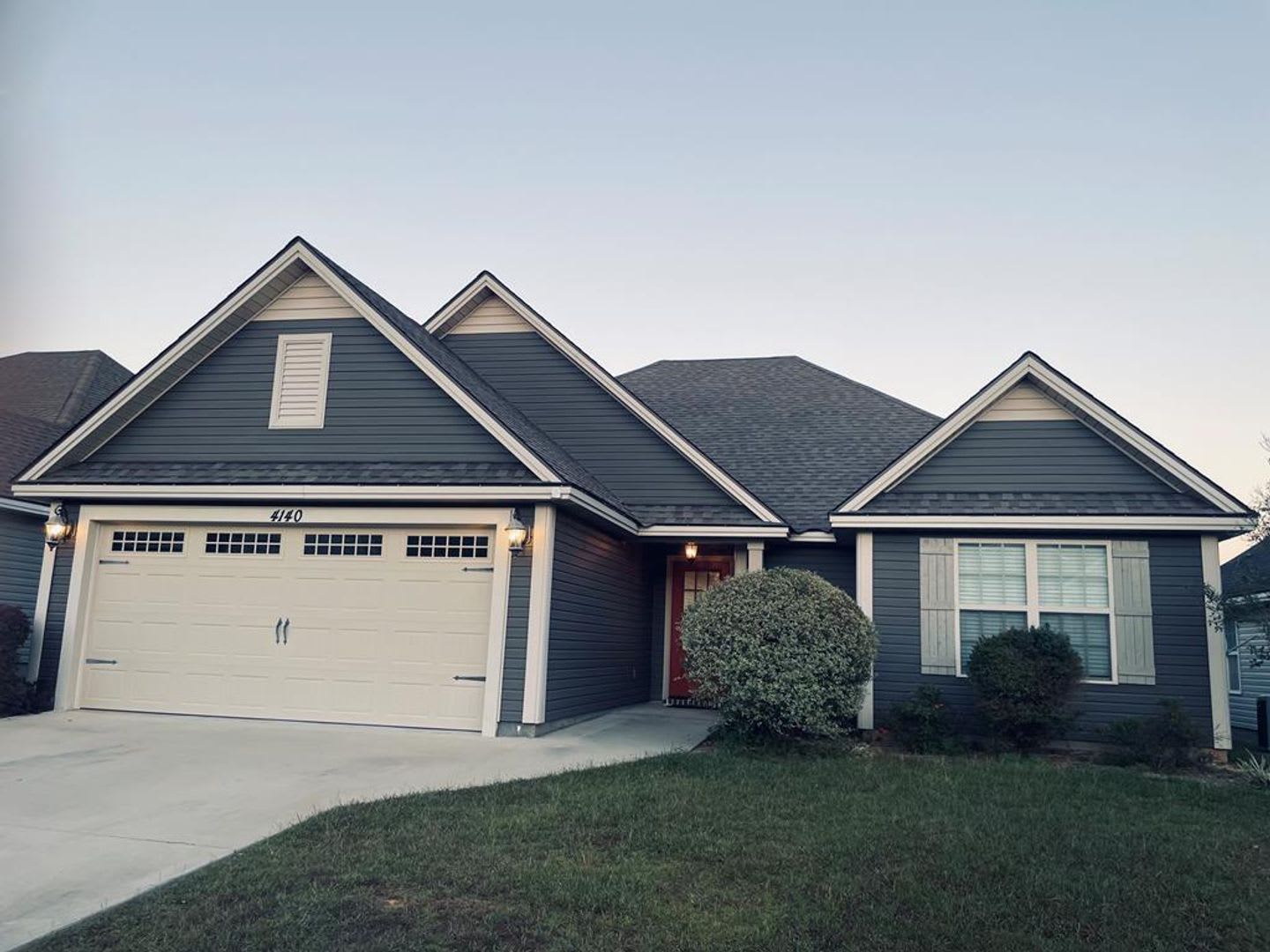 Beautiful 3 Bedroom Home with Screened Porch, Fenced Backyard & Open Floor Plan in Hahira – photo 1