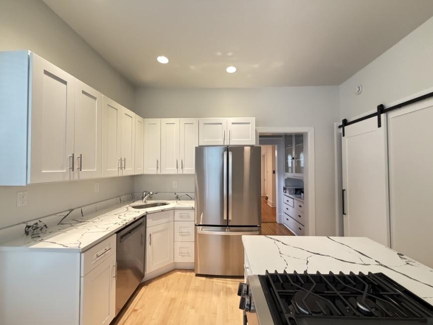 1111 Roscoe – photo 2