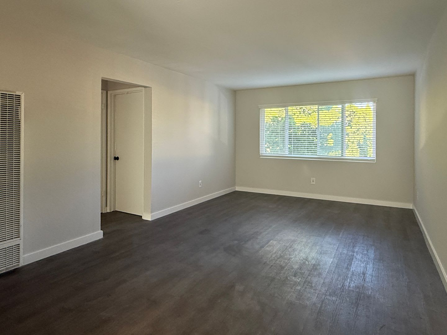Remodeled 2 Bedroom 1 Bath Sunnyvale Apartment in Convenient Location – photo 4