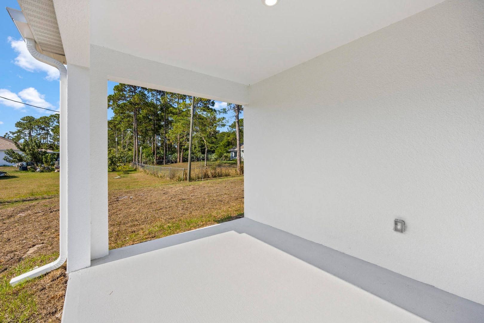 4-bedroom 3 Bathroom Rental w/ In-Law Suite – photo 3