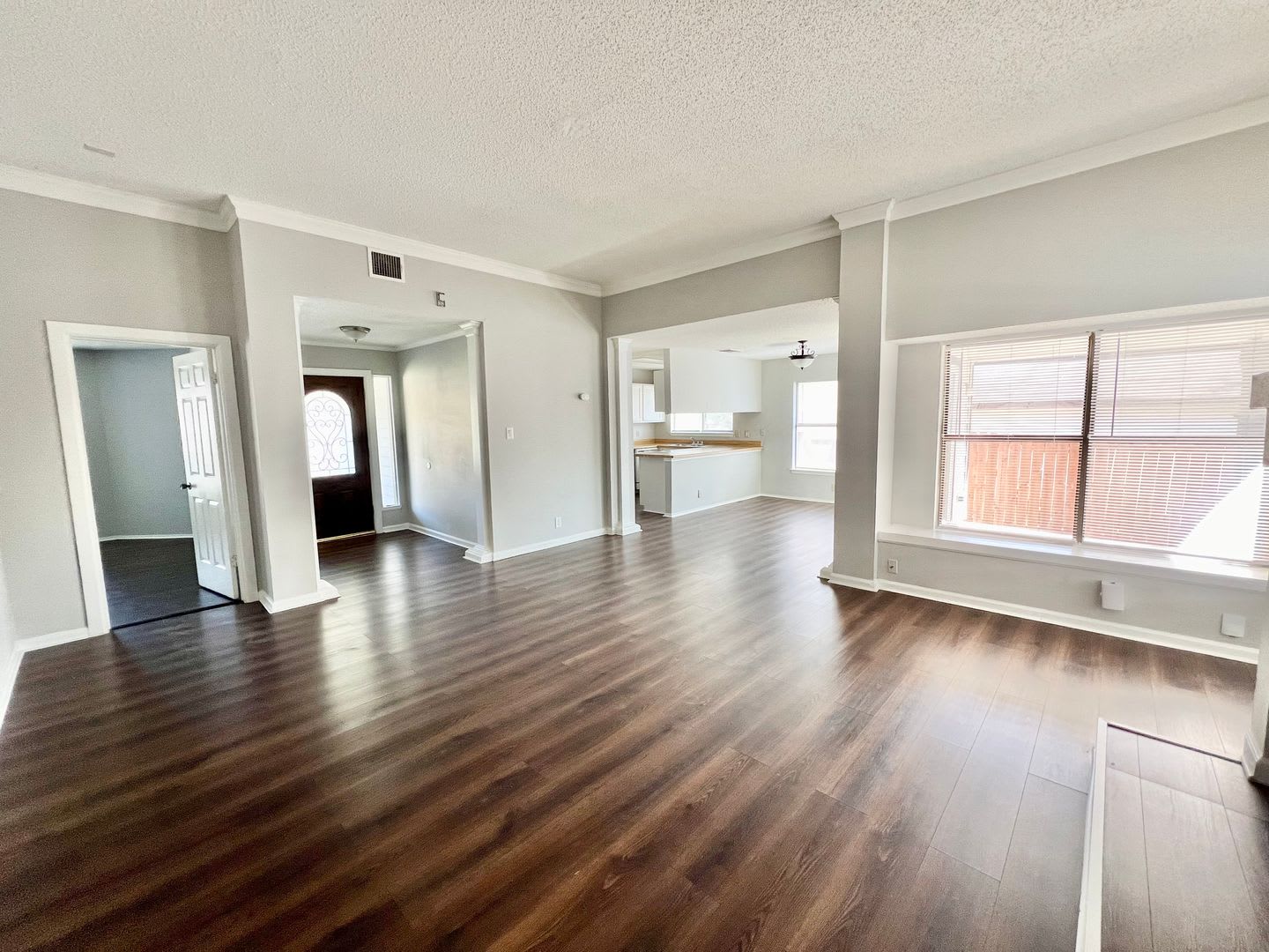 *MOVE IN SPECIAL* Charming 3BR Home Near Randolph AFB with Fireplace & Covered Patio! – photo 5