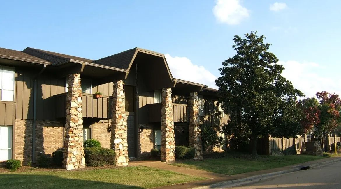 Willow Creek Apartments – photo 2