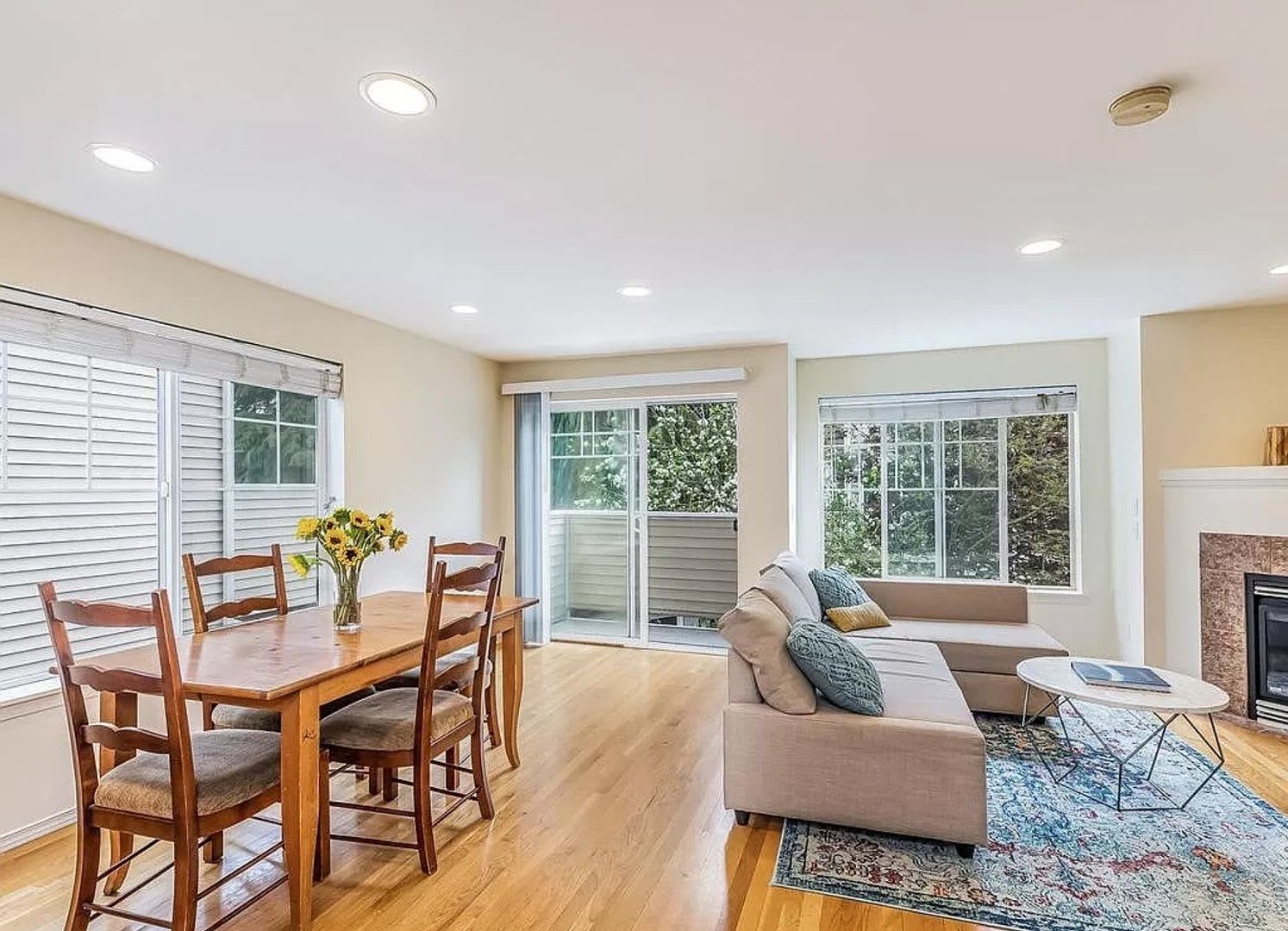 Nice 3 beds/ 2 baths Townhouse In Greenwood! – photo 2