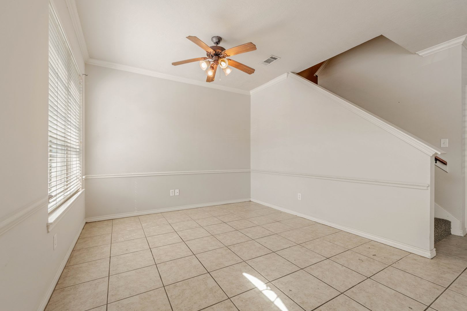 OCTOBER SUBLEASE Great 4 Bedroom 4 Bathroom Townhome at Gateway Villas – photo 5