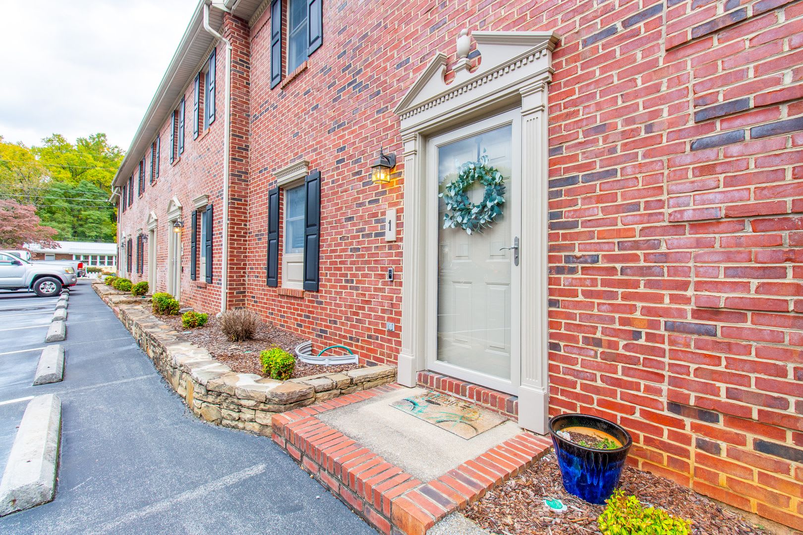 Beautiful 2 Bed, 2.5 Bath Condo in Johnson City – photo 3