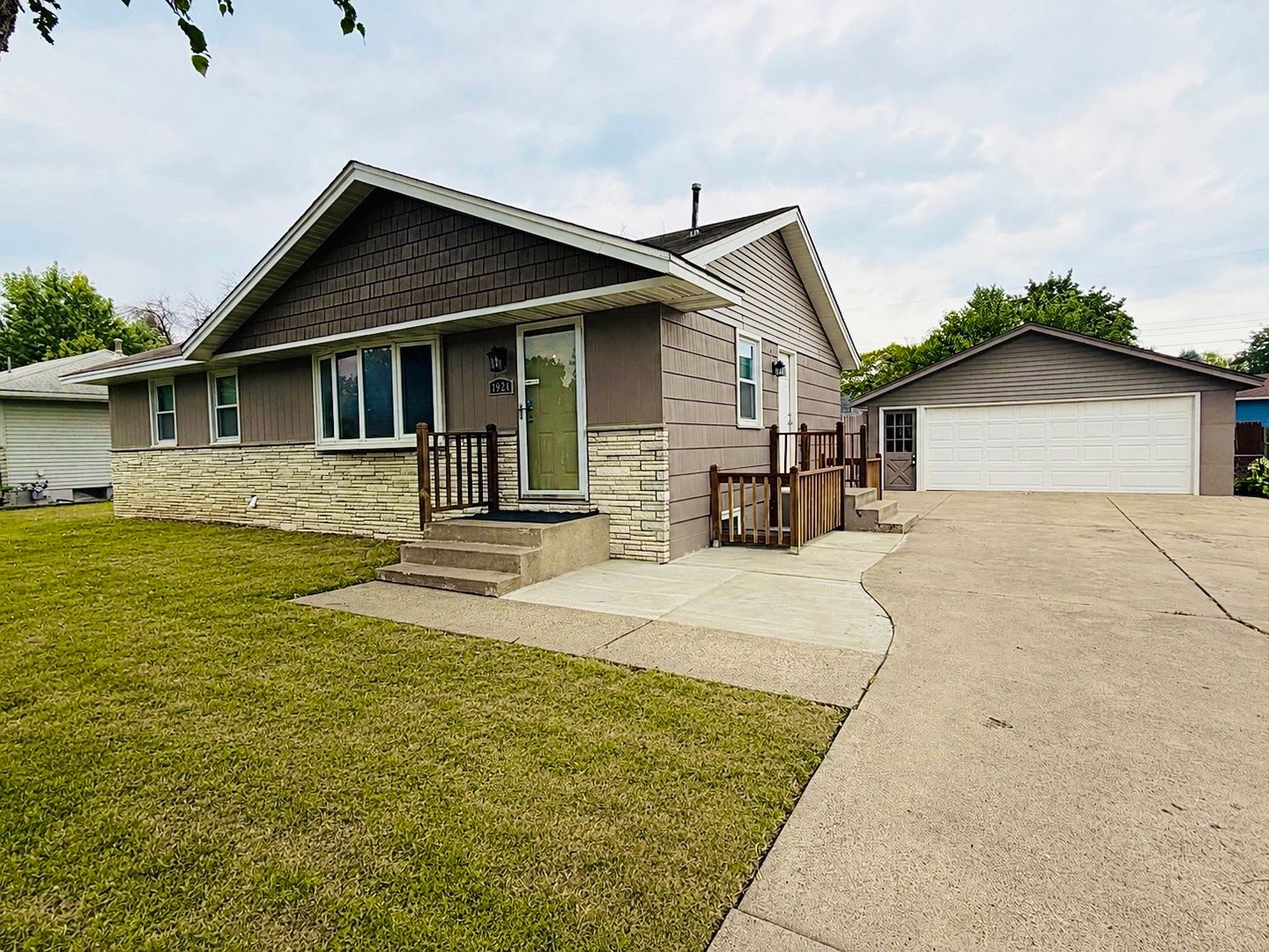 Newly Renovated 5Br 2Ba Home With Finished Basement Huge Fenced Backyard – photo 1