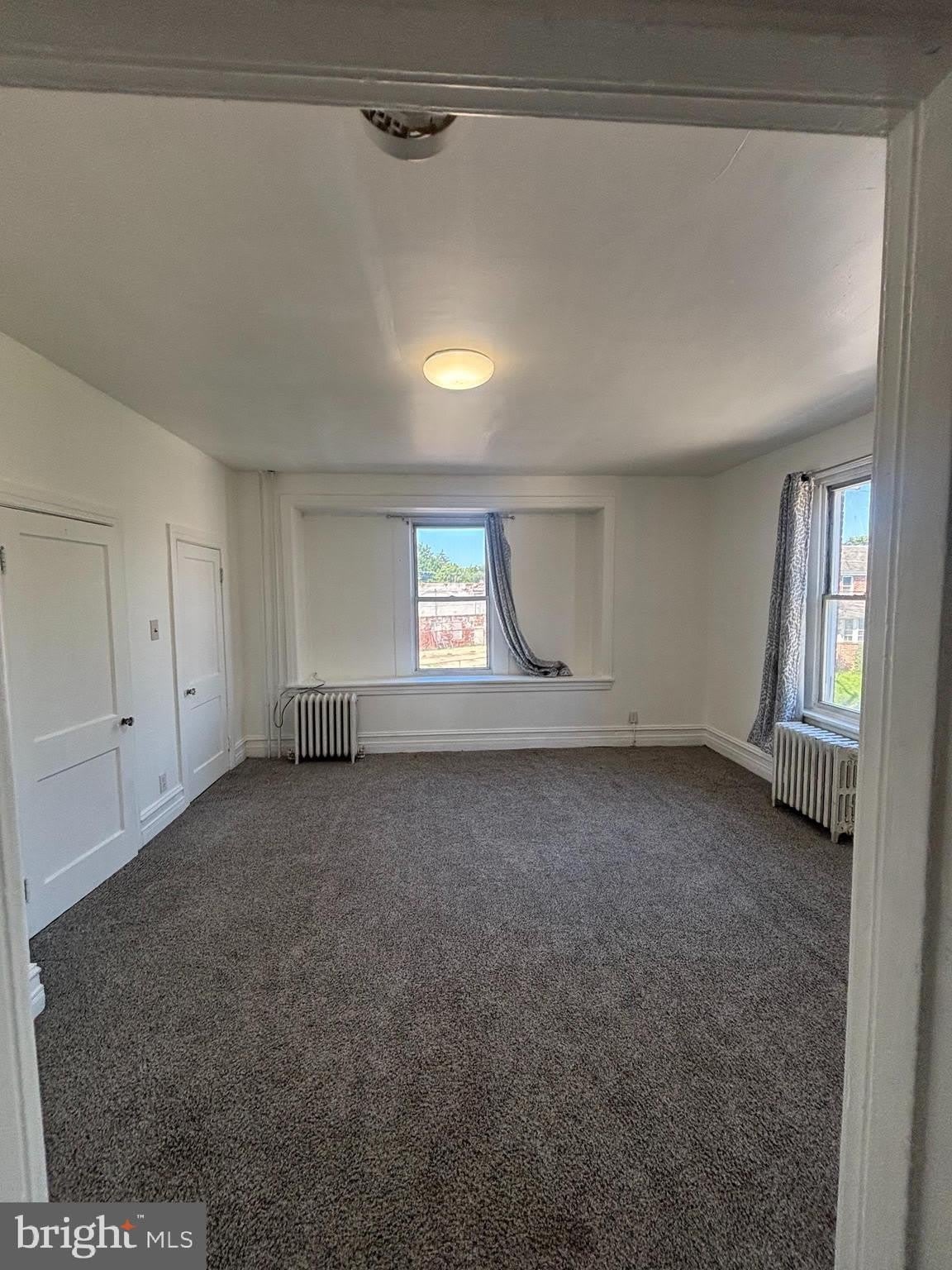 923 HYATT Street – photo 5