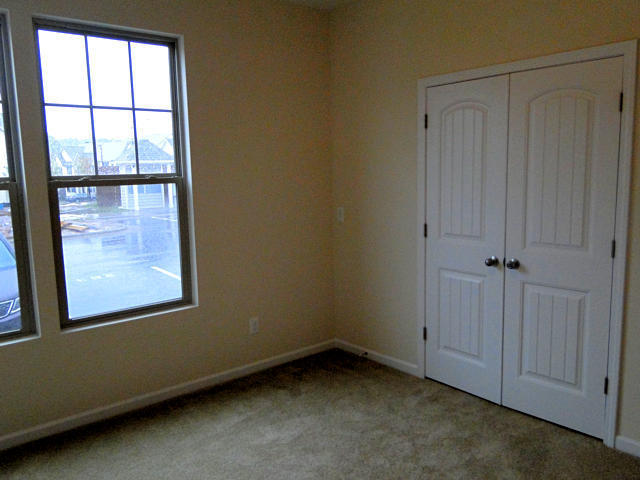 3 Bedroom, 2.5 Bathroom Townhome with Office! – photo 3