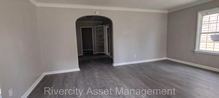 2386 Larose Avenue – photo 2
