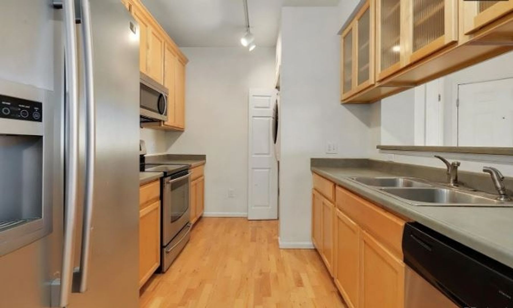 Spacious Condo in Aurora – photo 4