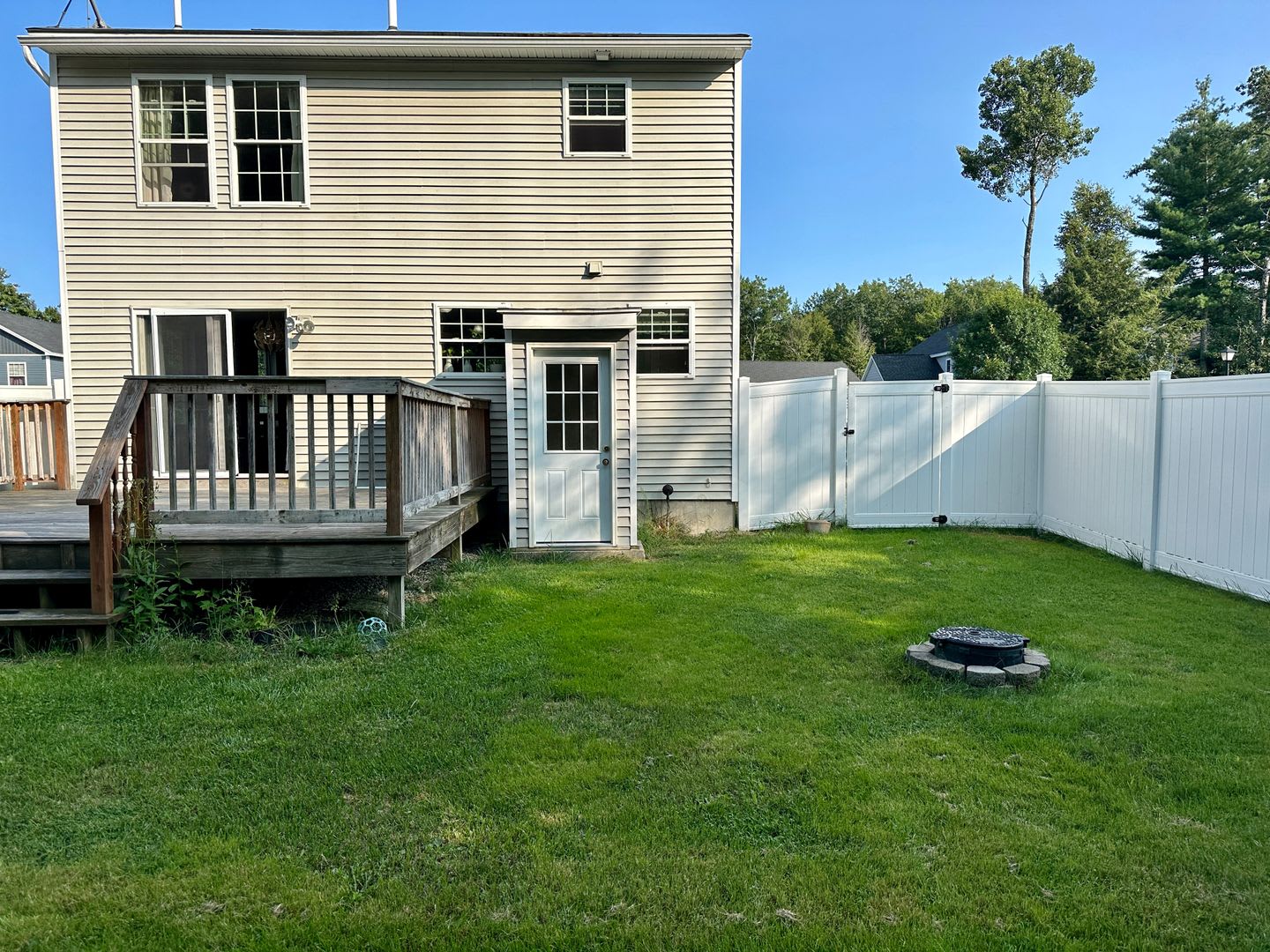Like New 3BR, 1.5 bathroom Colonial For Rent – photo 5