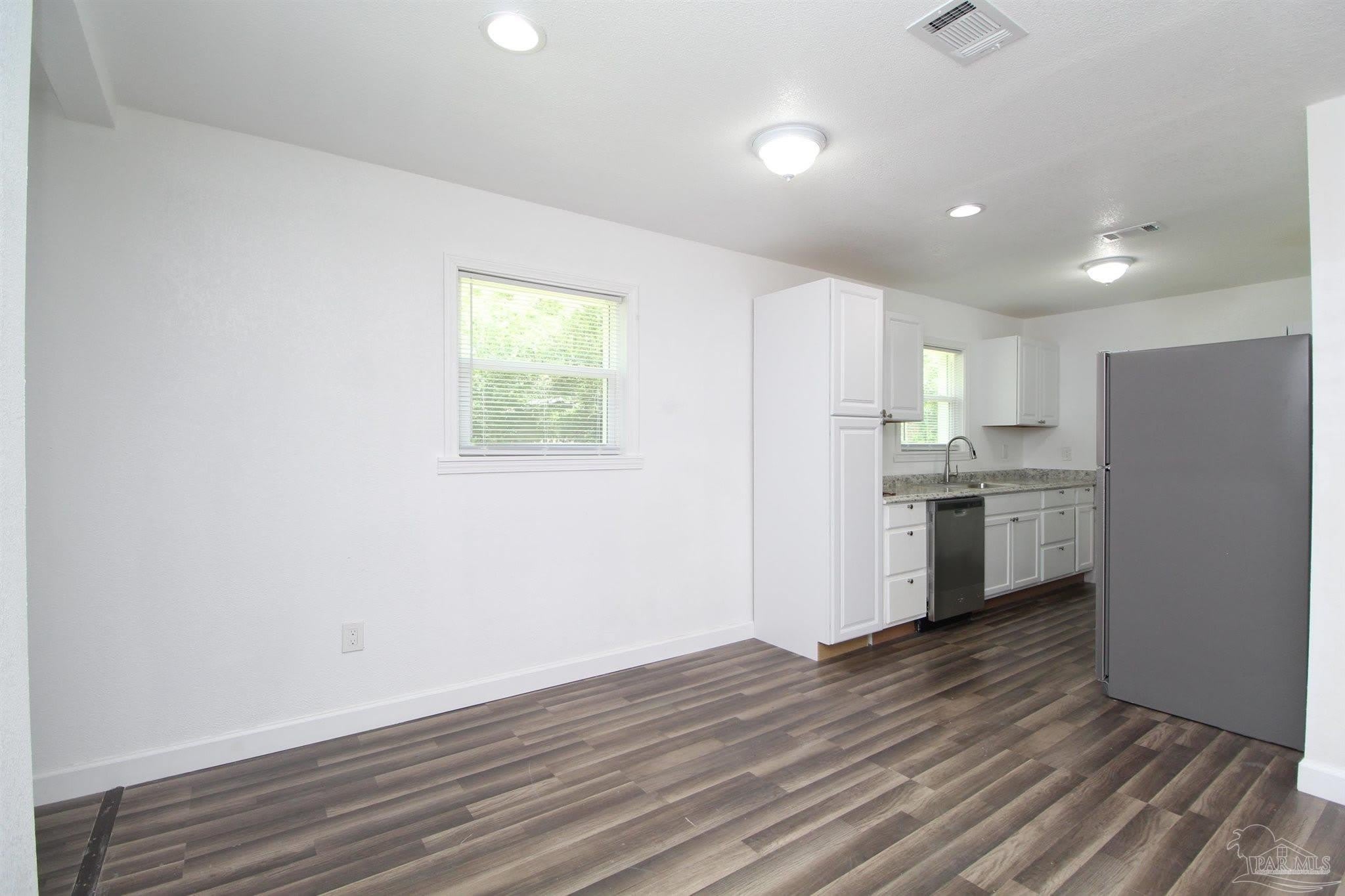6037 Syrcle Ave – photo 5