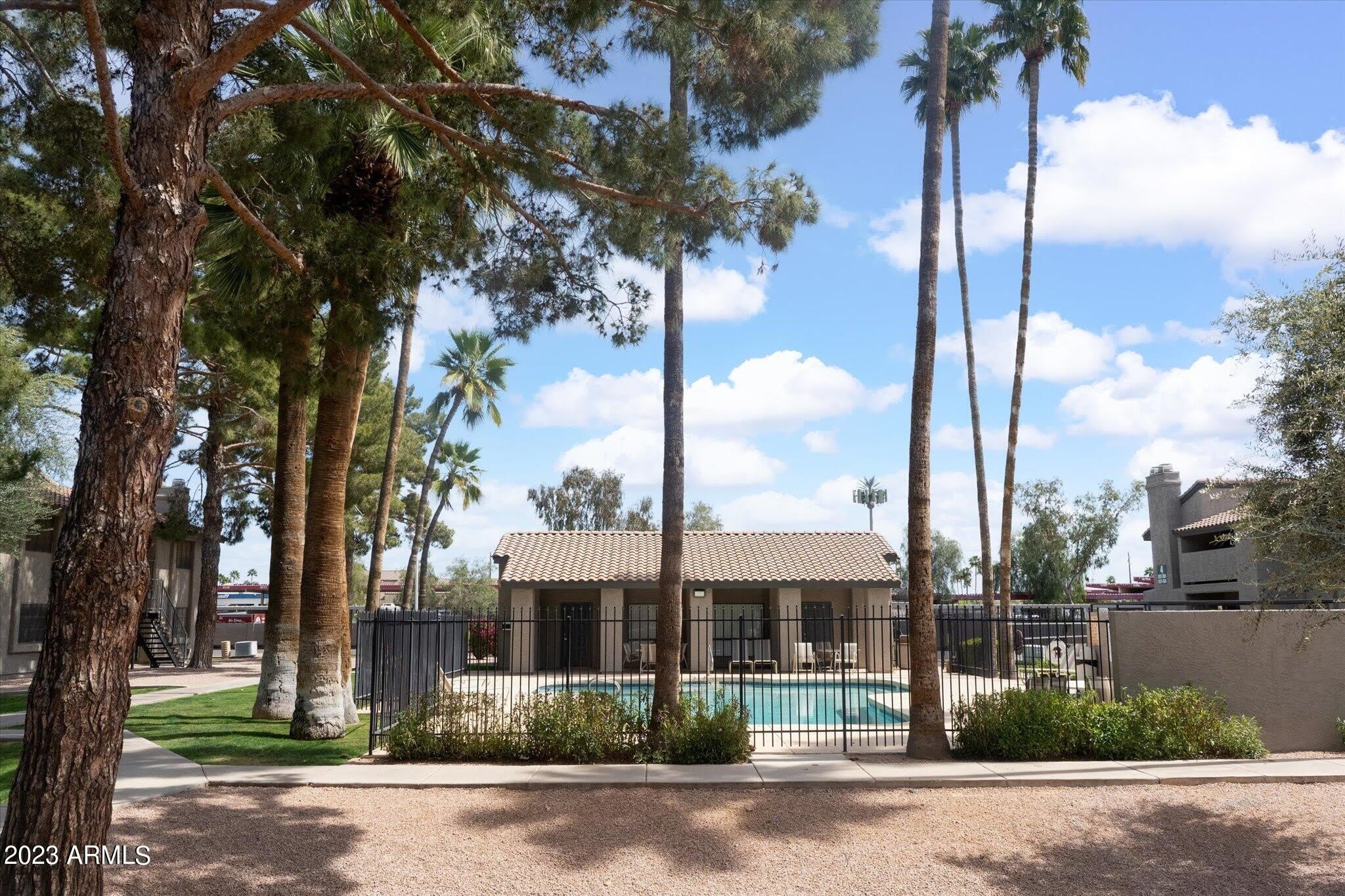 533 W Guadalupe Road – photo 2