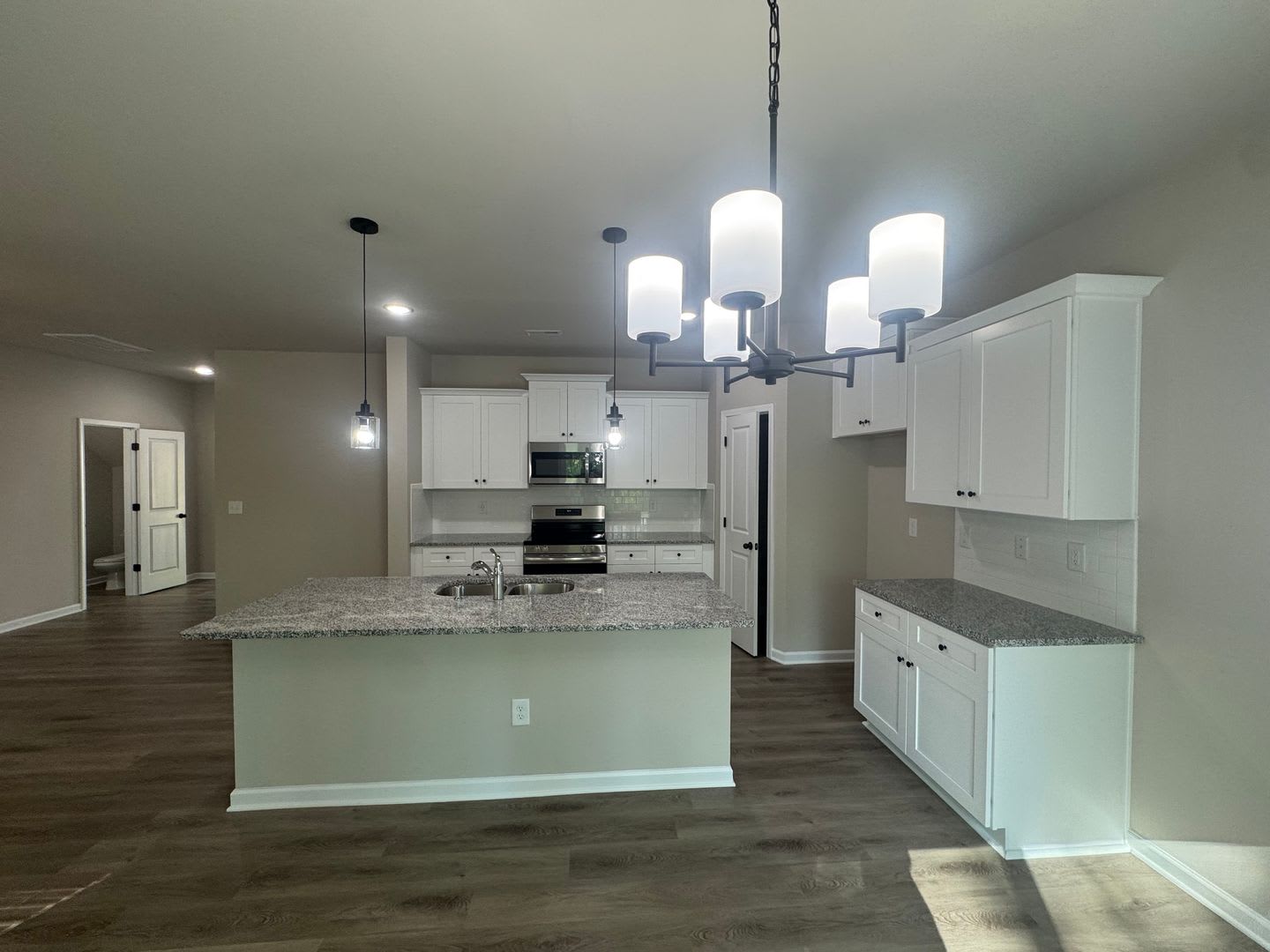 Move In Ready 4BR/2.5BA Home located in Stoneygreen Community – photo 3