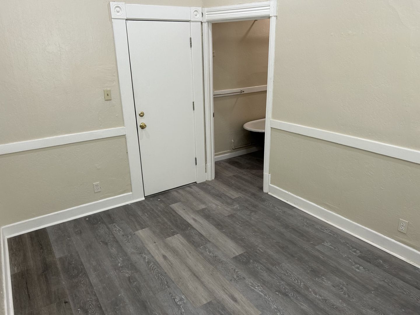 Lovely 1 Bedroom 1 Bath Apartment – photo 4