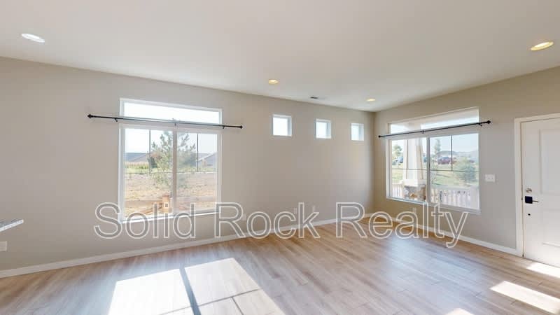 9212 Turlough Heights – photo 5