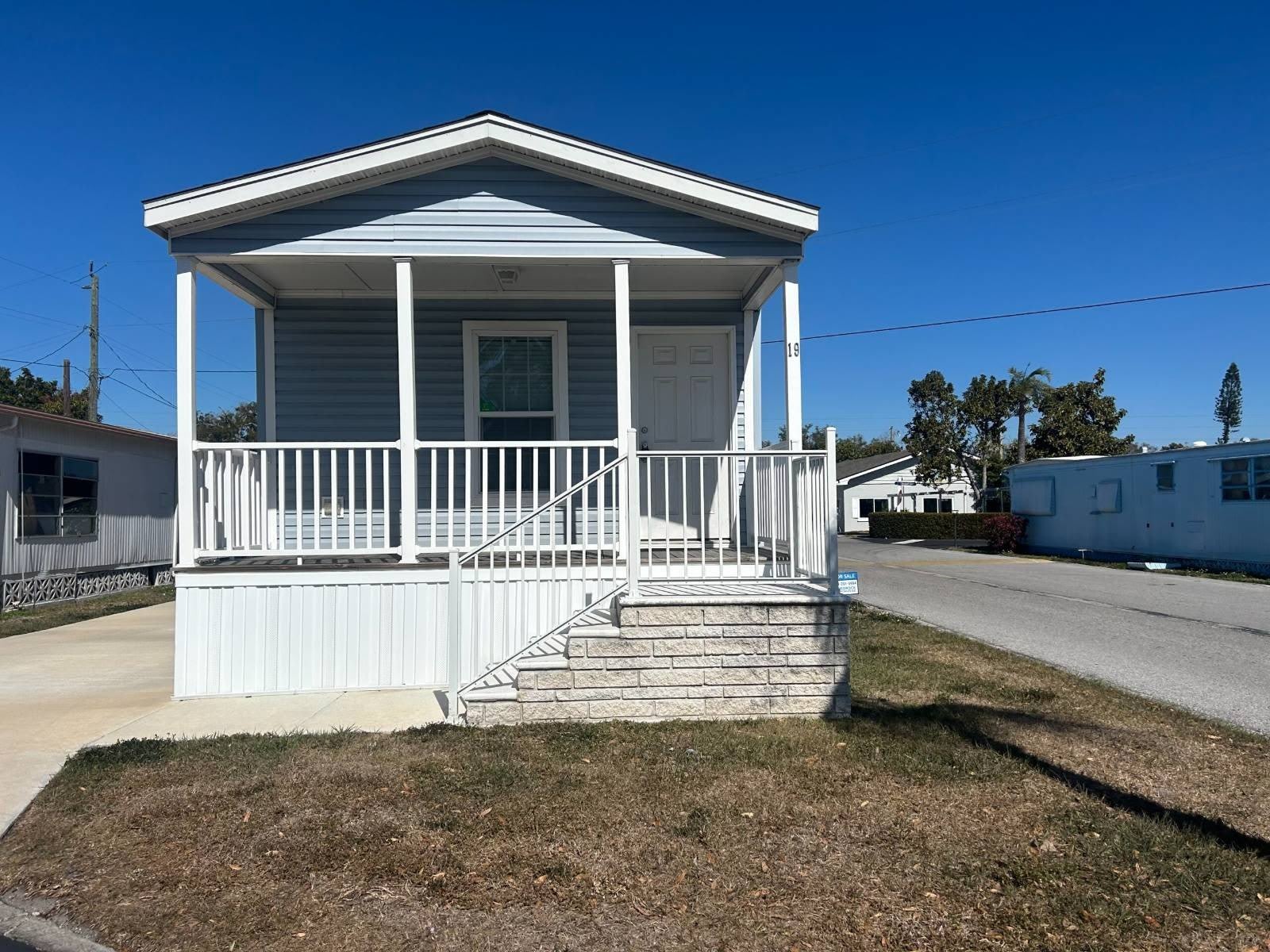 925 301 Blvd E – photo 1