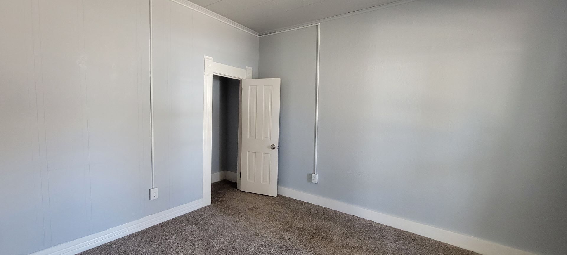2+ Bedroom home Near Downtown! – photo 5