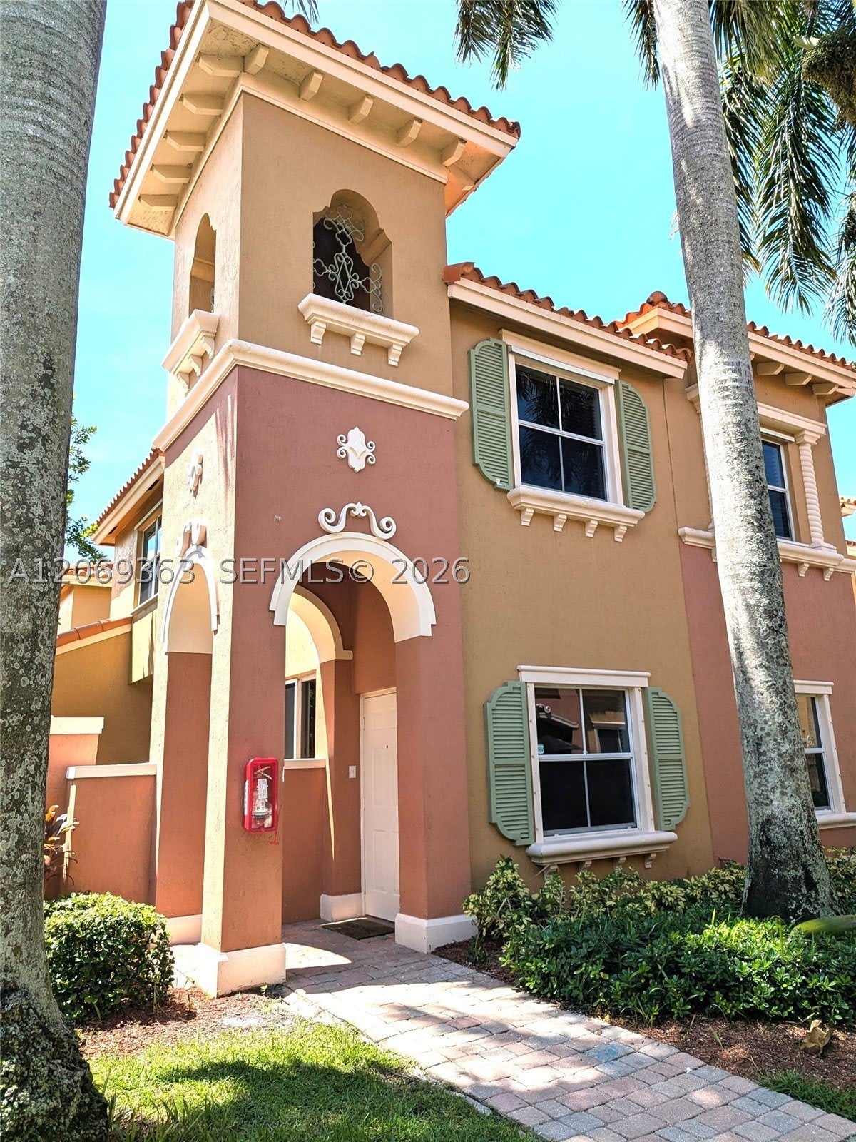 10645 SW 8th St – photo 1