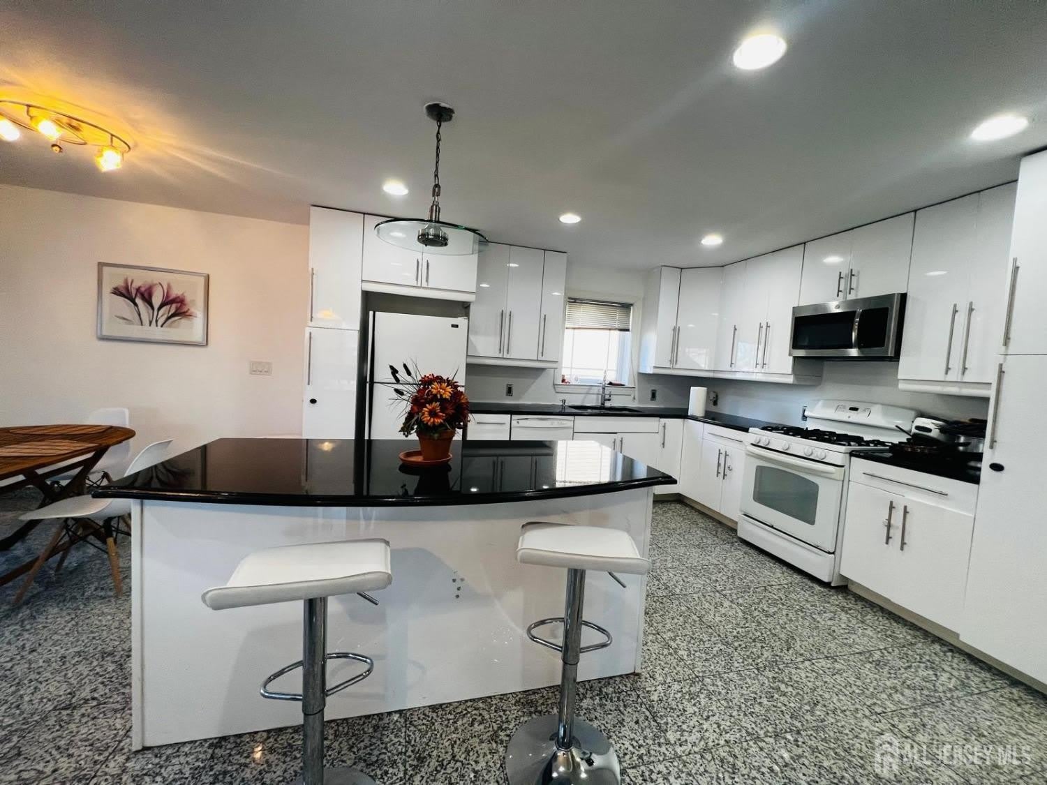 63 E Jefferson Boulevard – photo 2