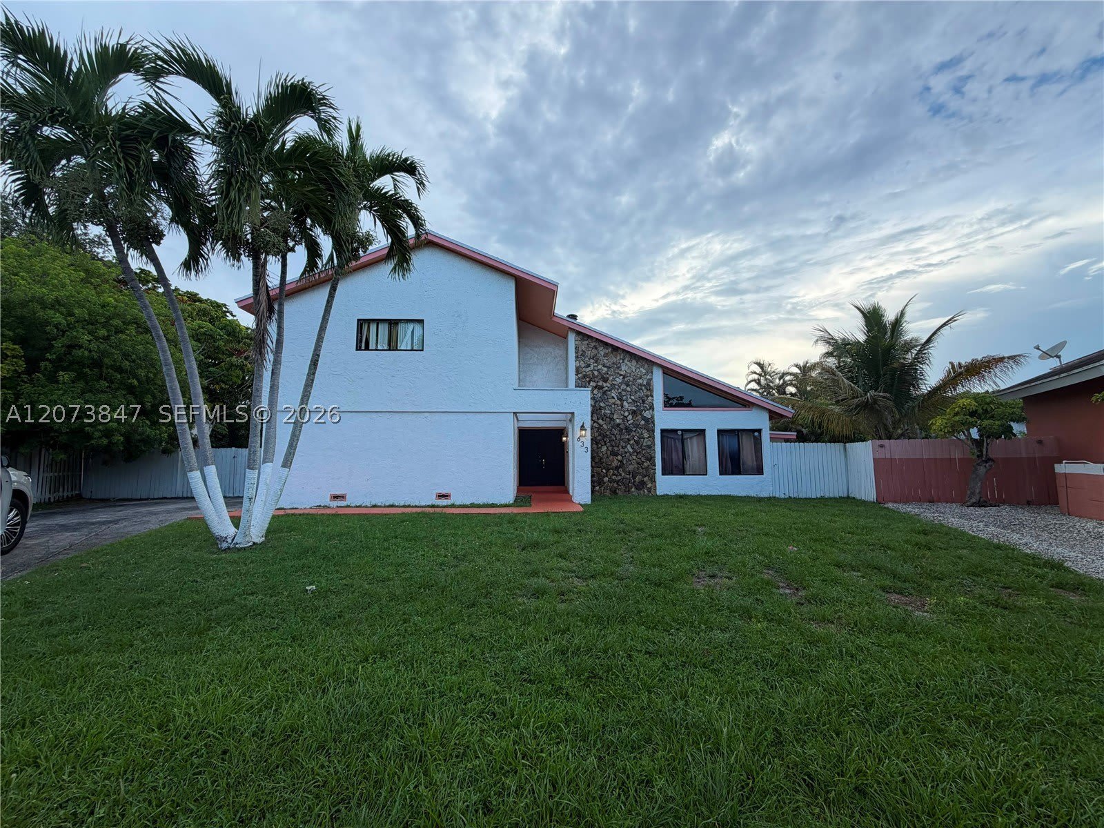 633 NE 204th Ln – photo 2