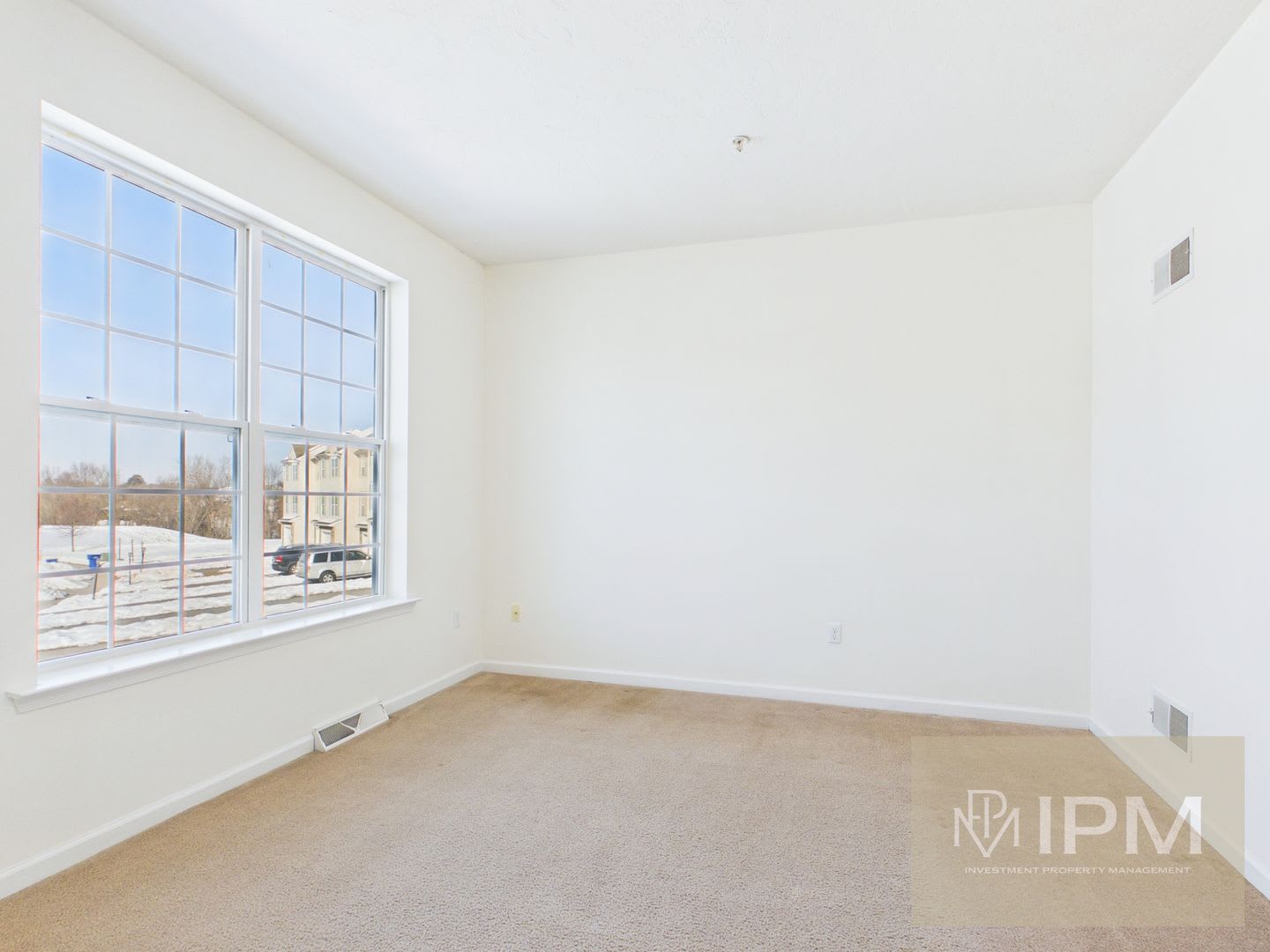 Spacious 3Br 2 5Ba Townhome Garage Basement Storage Spring Grove School District Community Amenities – photo 2