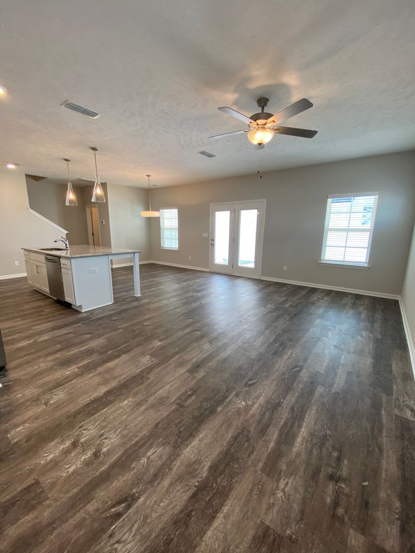 Like New Luxury Townhome! 3 BR, 2.5 BA, 2 Car Garage, Pool, Dog Park, and More! – photo 5