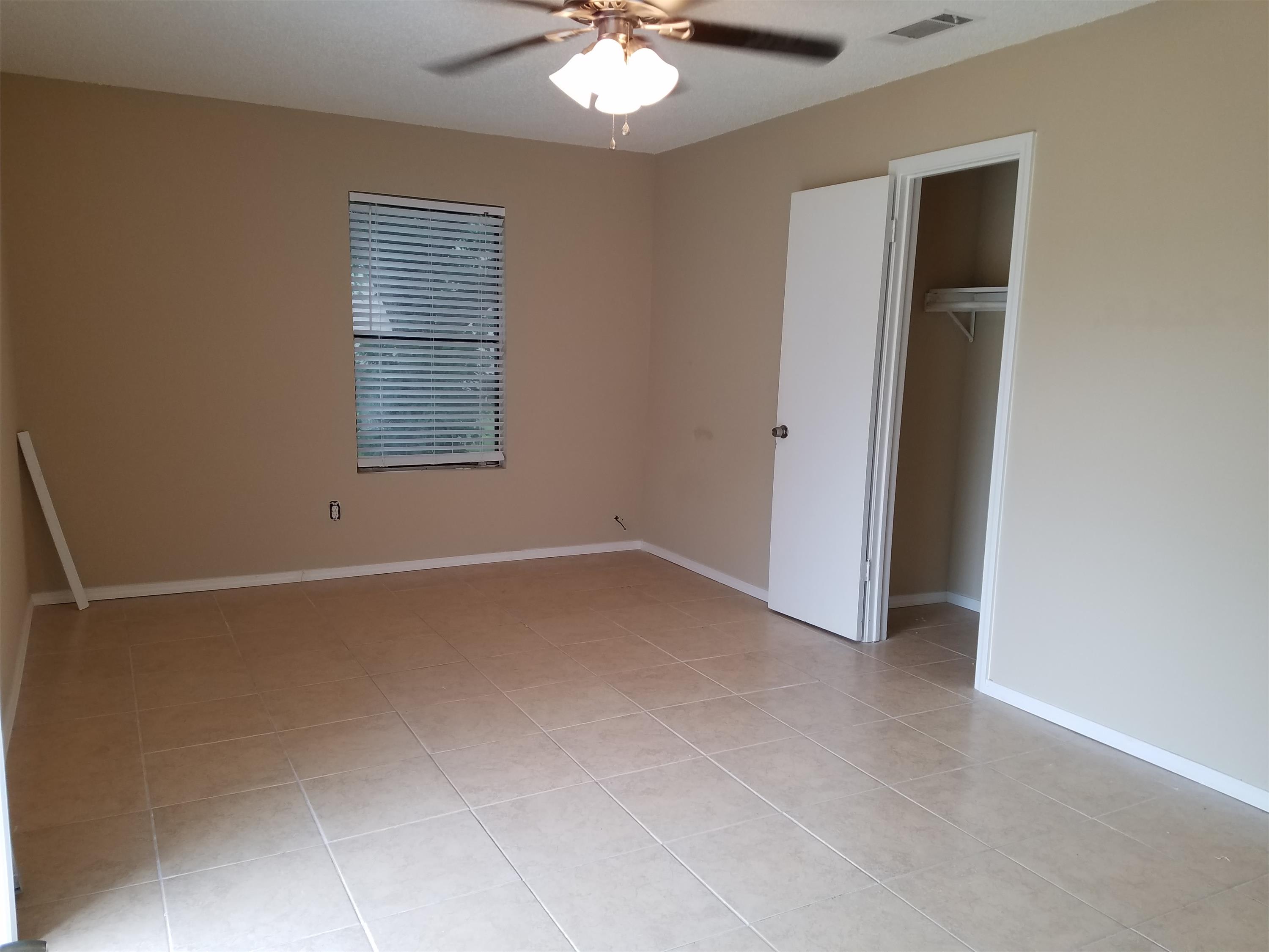 201 W GoForth – photo 3